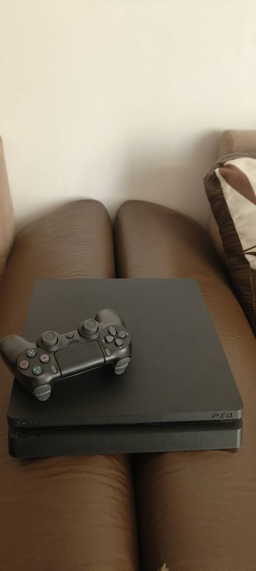 توفره اجهز بليستيشن 4 سلم باله الجهاز مهكر 
لا مفتوح ولا مصلح  وغير مستخدم في العراق 
اجهزه لوك ستيكر شرط الفحص 
مع العاب حسب الاختيار سعر الجهاز 270 الف والتوصيل مجاني لكافه محافظات العراق 
للتواصل ***********
