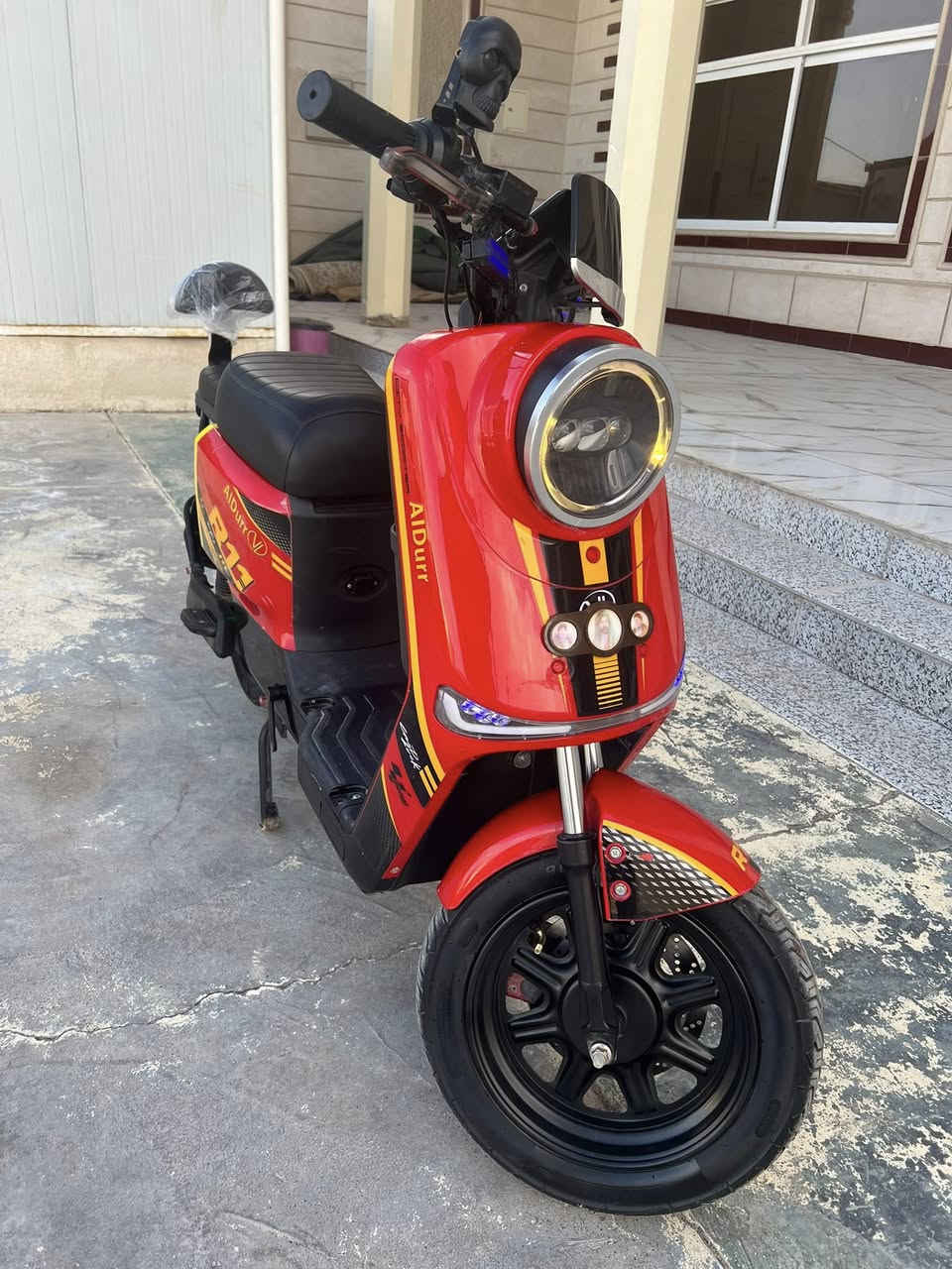 سلام عليكم دراجه شحن R11 طك كارتون ٢٠٢٥ مغلفه نانو فول موصفات سرعه ١٠٩ دراجه جاهزه
٥ بطاريات دبل الكبار نضام بك  شاحن لايت زنون لد 
 
اتصل ***********   البصره الزبير.   بيع مستعجل
