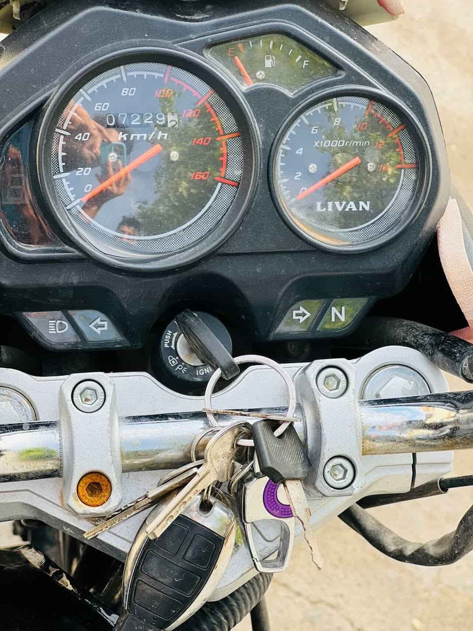 ماطور ليفان2020 للبيع اخو الجديد ويه منفيس دبل بصمه دبل سويج محرك ممفتوح  شرط لا تبخير ولا صرف شرط تشغل وتمشي السعر850 وبي مجال
