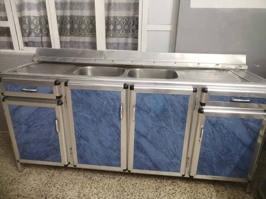 كاونتر مترين ونص
وسنكي مترين نظيفه حيل من نوعيه ثقيله
السعر 350 بي مجال مكان كراج شمال


**إذا كنت صاحب هذا الإعلان وتريد حذفه لأي سبب، رجاءا أرسل رسالة إلى الدعم الفني**