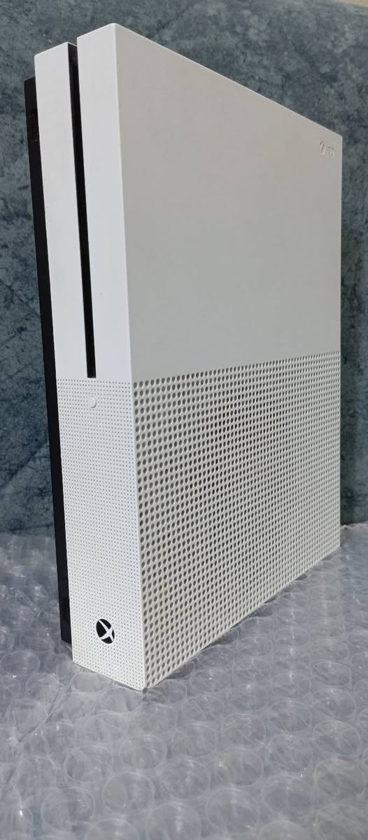 جهاز اكس بوكس ون اس Xbox one s 
. نسخة 500GB
الجهاز نظيف جدا جدا 
يحتوي على الالعاب التالية : GTA 5 - Rocket league -FC 25 -Mincraft - Battlefield 4
السعر 150,000 وبيه مجال بسيط
الموقع  
الانبار، الرمادي 
رقمي وتساب ***********
