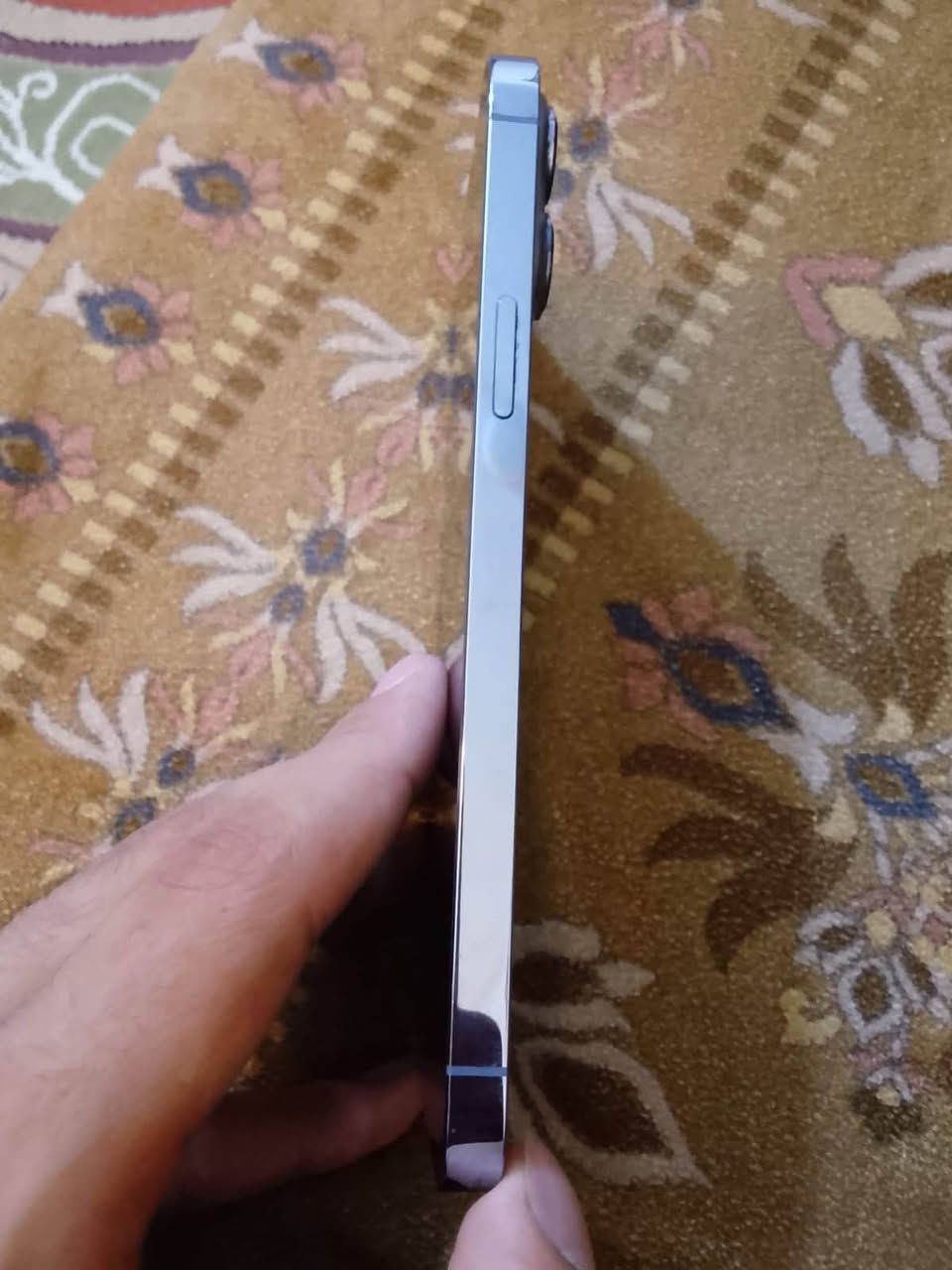 السلام عليكم هاذا جهاز آيفون 13 برو ماكس لبيع ذاكره 128 بطاريه 79 سماعة تحتيه ناصيه نضيف ما بي شخط ولا برغي مفتوح ولا داخل صيانه  السعر 650 وبي مجال 
***********
