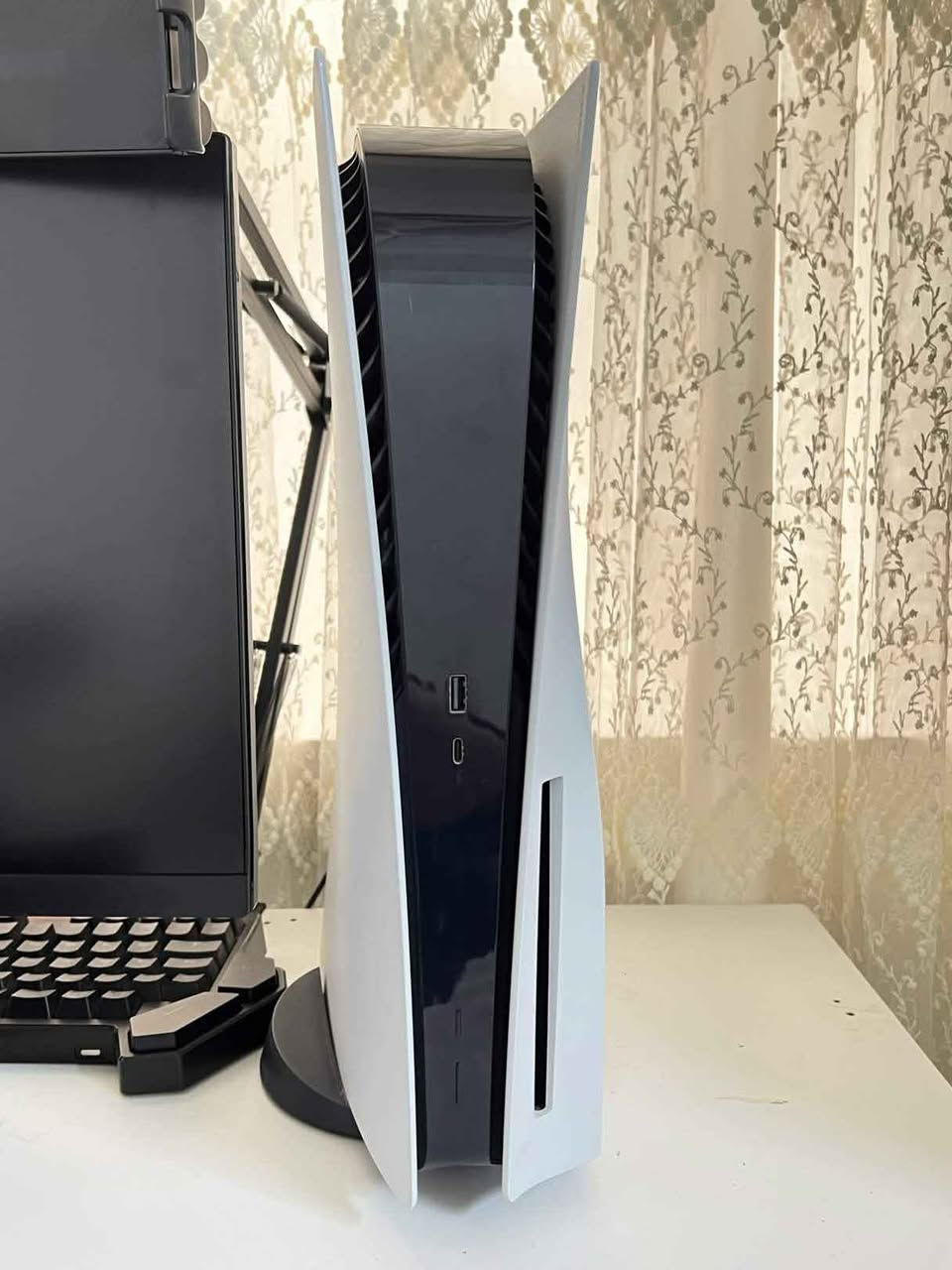 PS5 FAT Standard Edition + Plus Deluxe 1 sal
پلەی ٥ێکی شوێن دیسک نەکراوە کارتۆن و کامل ئەشیا و ستاندی بیلادی خۆی لەگەڵە پڵەسێکی دیلۆکسی ١ ساڵی لەگەڵە ٨ مانگی تیاماوە خۆی ٩ مانگە بەڵام من بە ٨ مانگی حیسابی دەکەم

شوێن هەڵەبجەی شەهید
گەیاندن لەسەر خۆمانە أربيل, العراق


**إذا كنت صاحب هذا الإعلان وتريد حذفه لأي سبب، رجاءا أرسل رسالة إلى الدعم الفني**