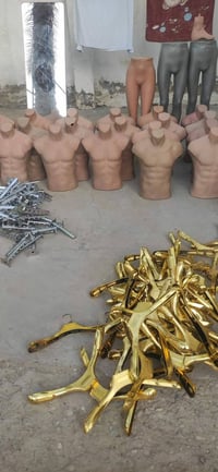 وبركاته اخوان ذني رايد ابيعهن إلي يريدهن يتفضل خاص وبيه خير ويدلل ,اسع...