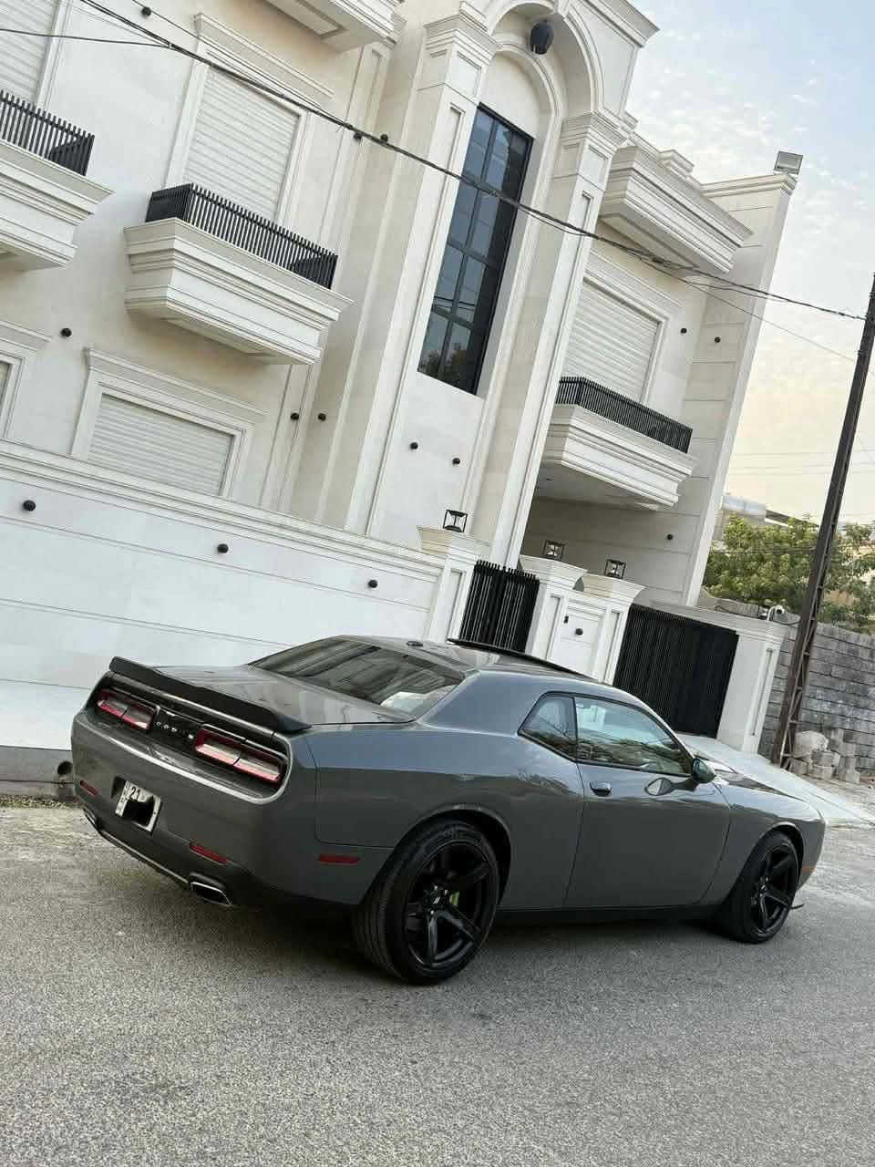 سلام عليكم جارنجر بيع ومراوس موديل2017امريكي حادثه  بنيد وجاملغ وبدون ذواخل وبيه جاملا خلفي صبغ بل عراق مكينه 3600 فول واحد ع واحد مكينه كير تبريد حداديه كله جديد مكاني بابل لسعر 143وبيه مجال 
***********
