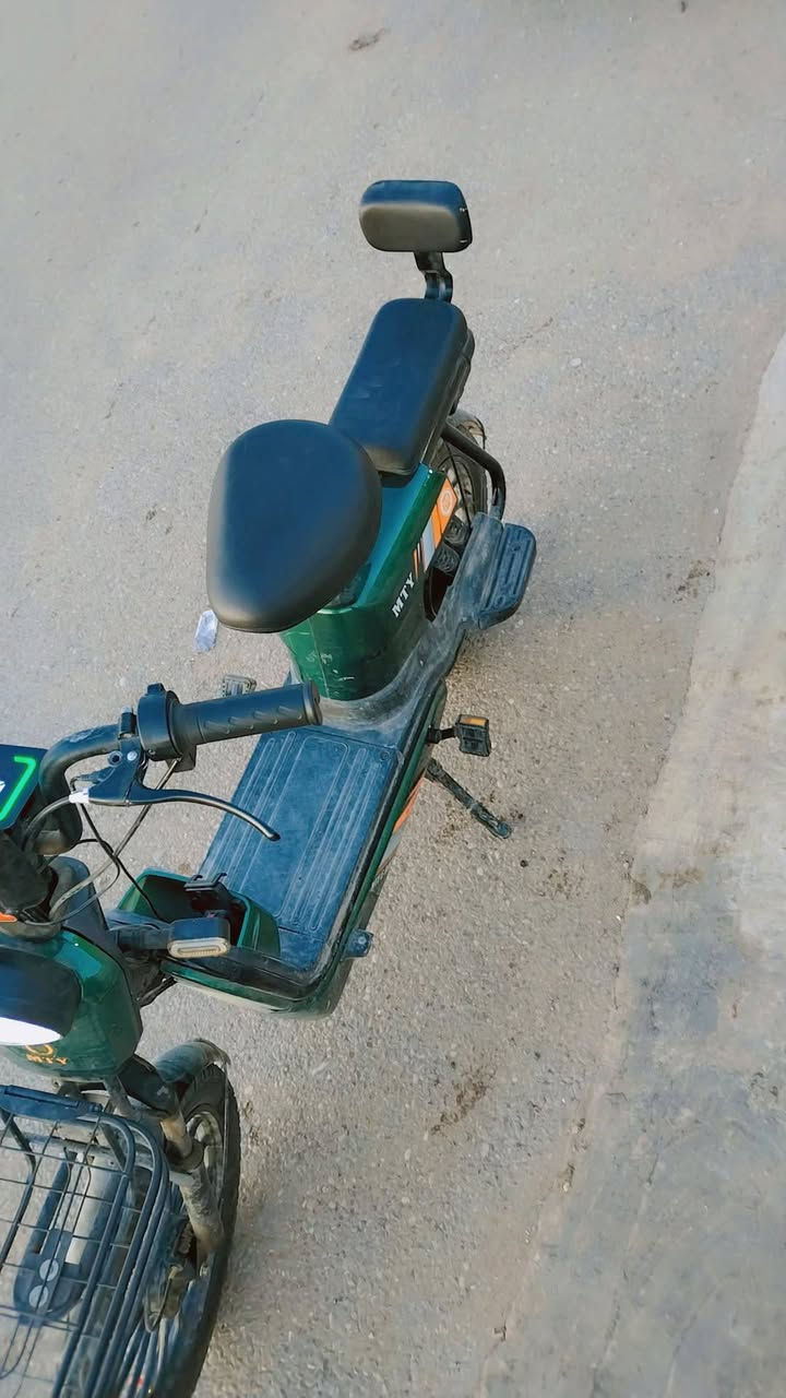 سلام عليكم بايسكل للبيع حجم 20 كل عيب ما بي 5 بطاريات جدد بل شرط كل عيب ما بيهن 
اشاير شغالات لايت عالي ناصي بي سويجات 2بصمه2 4دبلات خلفيه عنوان كركوك حي العسكري سعر 350 بي مجال ***********
