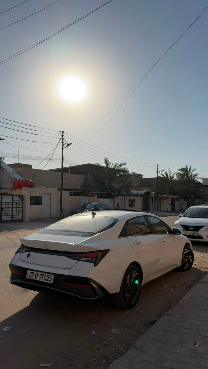 السلام عليكم
النترا تجميع صيني موديل 2024 كفالهه عامهه 

سعة المحرك : 1.5 لتر (1500cc)
كير CVT
إضاءة أمامية وخلفية Full LED
فتحة سقف
ويل كب مقاس 17 
مري جانبية كهرباء 
عينة ديجتال
قطعتين تبريد 
هاند بريك كهربائي و اوتو هولد
ماشية 37 الف كيلوو بعدها بريحة الشركة 
والسياره ع ايدي غير البانزين المحسن مامفولها 
 رايدها بـ 139 وبيها مجال للطيبين 
واسف ع الاطالة 

مكاني بصرة الجنينة 
  ***********
