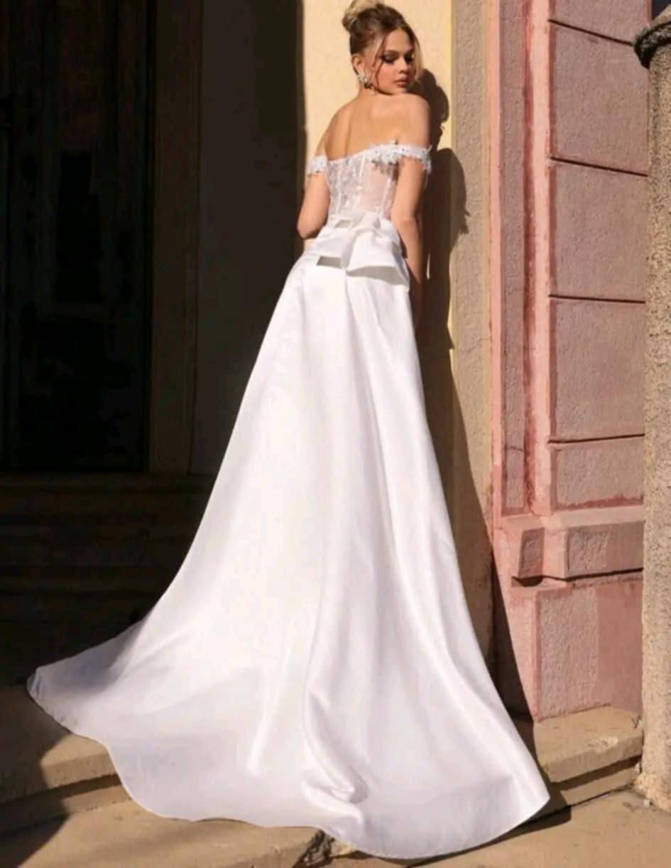 مشتريته من شارع السناتر بكربلاء لونه ابيض 
سعر الشراء 100
سعر البيع 50
جديد ما ملبوس مشتريته قبل كم يوم لانه ألغت الحفلة 
يلبس 36-38-40 
الوزن 50-70
متوفر توصيل 
الدفع عند الاستلام 

سبب البيع ألغت الحفلة

مكاني كربلاء 
للتواصل على الواتساب *********** للحجز والاستفسار التواصل مع هذا الحساب بنين هادي
