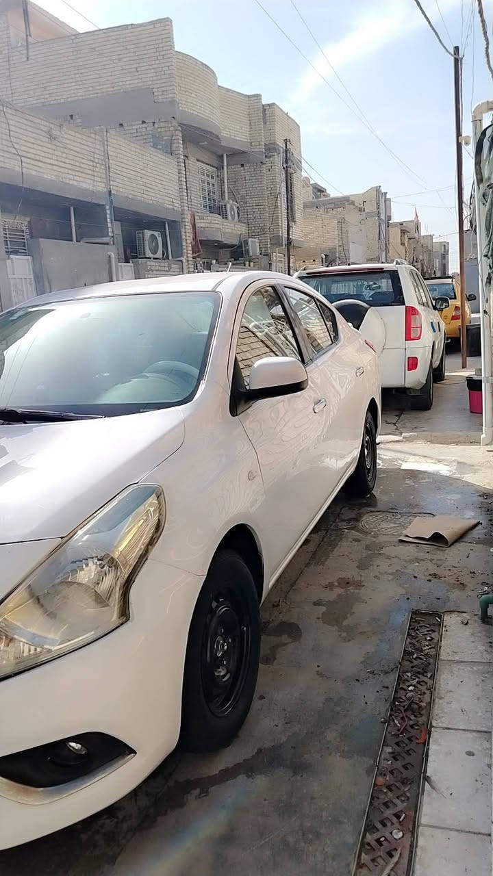 السلام عليكم نيسان سني هندي موديل 2017 بيها صبغ امامي جاملغ جهه الصدر سياره مدوشمه عام تخم تاير جديد صدر مكينه مكفوله السياره بسمي رقم انكليزي بغداد  السعر ٨٧ وبيها مجال  /مكاني بغداد غير متواجد على فيس اتصال على رقم ***********
