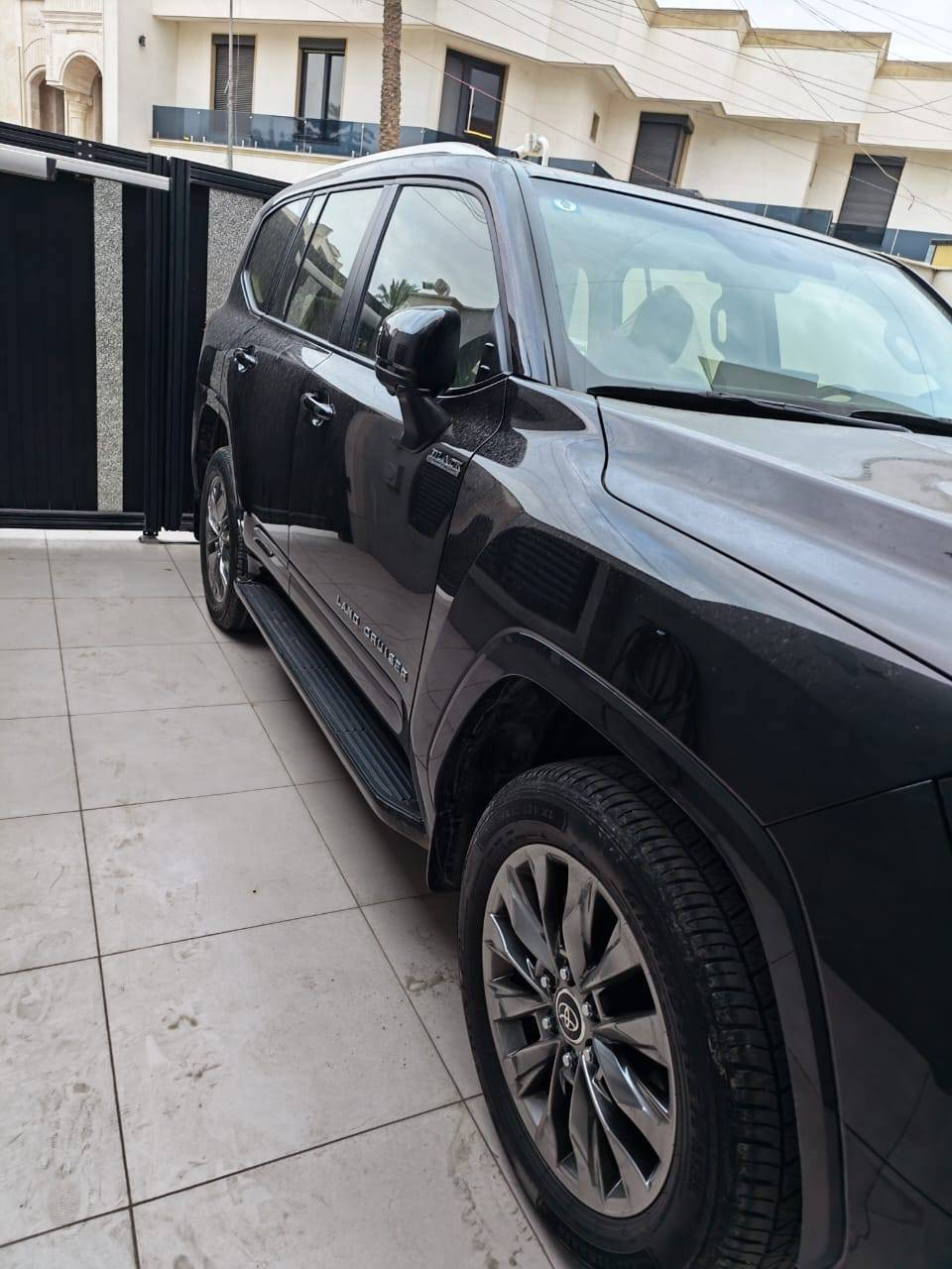 لاندكروزر  رقم بغداد بلاك ادشن 
مغلفهPPF
موديل 24 ماشيه 12 الف فقط
ضمان شركة ساز
سياره جديده ب حالة الوكاله
74000  دولار
***********  واتس اب ففط
