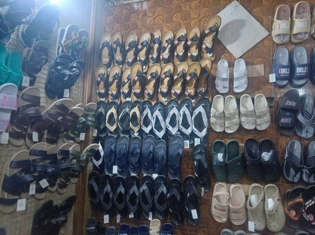 تم وصول بضاعة جديدة احذيه وشحاطات وسبورتات وجزمات رجالي نسائي ولادي وبناتي وطفل وطفله أحدث الموديلات الجديده وبأسعار الجمله العنوان حي النداء قرب موقف الکيات مجاور صيدليه إياد وأبو رضا القصاب اسعارنا مناسبه


**إذا كنت صاحب هذا الإعلان وتريد حذفه لأي سبب، رجاءا أرسل رسالة إلى الدعم الفني**