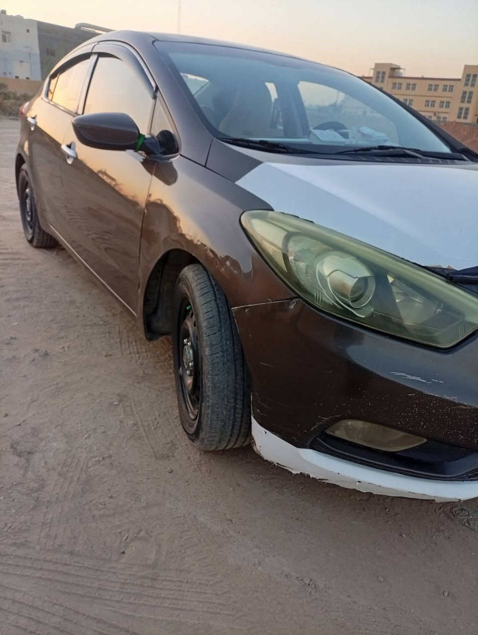 سلام عليكم سيراتو موديل ١٤ خليجي الشركه العامه الدوليه سياره بيها الجاملغ الكدام امبدل وشويه صبغ بلحافه مال الباب الوره والباقي كفاله مكينه ١٦٠٠ مكفوله كير مكفول رقمها مثنى مداور ابكل وقت سعرها ١١٠ للاستفسار ***********
