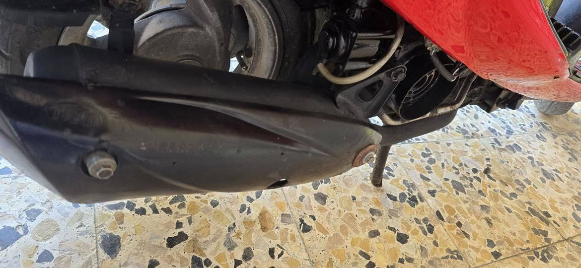 فراشــة للبيع حاويــ$$ــة دراجة فول مواصفات:
لايت LED
عالي ابيض 
ناصي اصفر 
نشرات
اشاير 
سطاب
سلف 
سكنات فيدراليات
مكينة ناعمة 
هندر 
مختمة دراجة 
-كهربائياتة كاملة مكملة 
نضافة فول لفول شوفت عينك هم تجي وتشوف
- مكفولة كفالة عامة 
***********
