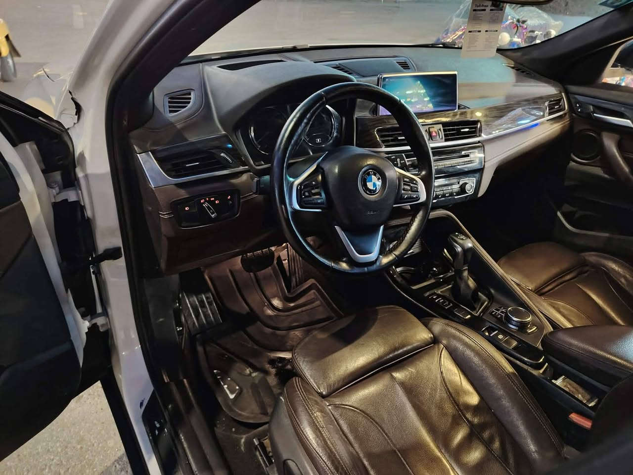 سلام عليكم. 
BMW. X2 2018. 
وارد أمريكي حادث دعاميه أمامه فقط وبالعراق بنيد أو باب خلفي صبغ فقط باقي السياره مكفوله. 
مواصفات فول.١/١ بنوراما. شاشه داتاشوب. رادار. كشنات فول خزن. 
مكينه ٤ سلندر تون بور تيربو يعني طياره ارضيه. رقم بغداد. دولي سنويه ل٢٠٣٠ وبسمي. ماشيه ١٤٠ مايل مكان واسط سعر 145. رقم تلفون *********** الرقم الثاني ***********
