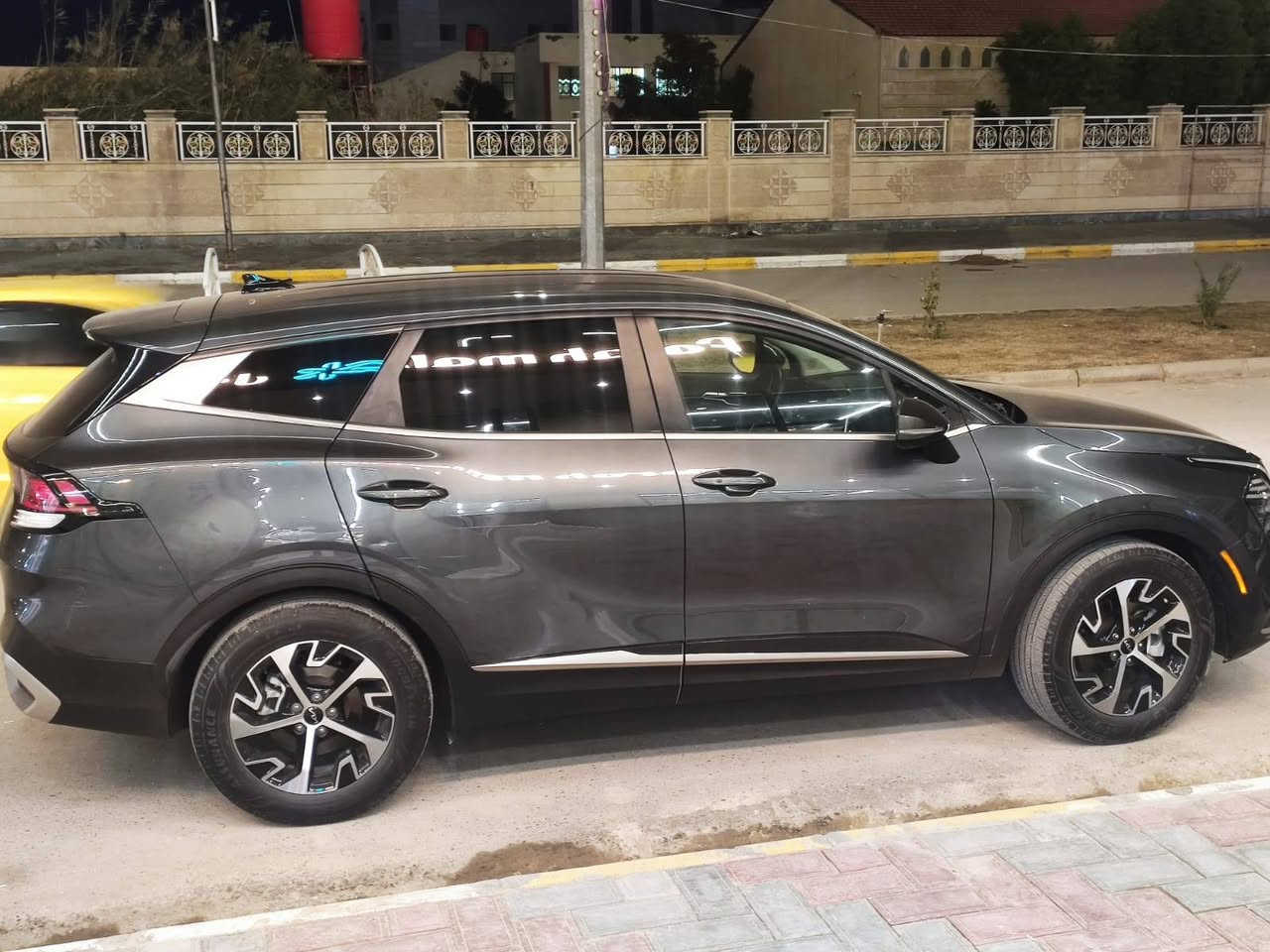 السلام عليكم بيع او مراوس حسب القناعة
سبورتج مديل ٢٤ فول مواصفات فئة EX ماشية ١٨ الف قابل للزيادة بدون رقم حادثه تقرير مياه امطار فقط بدون نسبة يعني حادث صاير بجم نازل مثل نفق شارع وشوتة ساحبة مي داخل للمحرك وبدلت نص محرك الجوة فقط بدون نسبة غرق ابدد  وسونار مرفق بالصور السعر ١٨٠ للإستفسار على الرقم ***********
