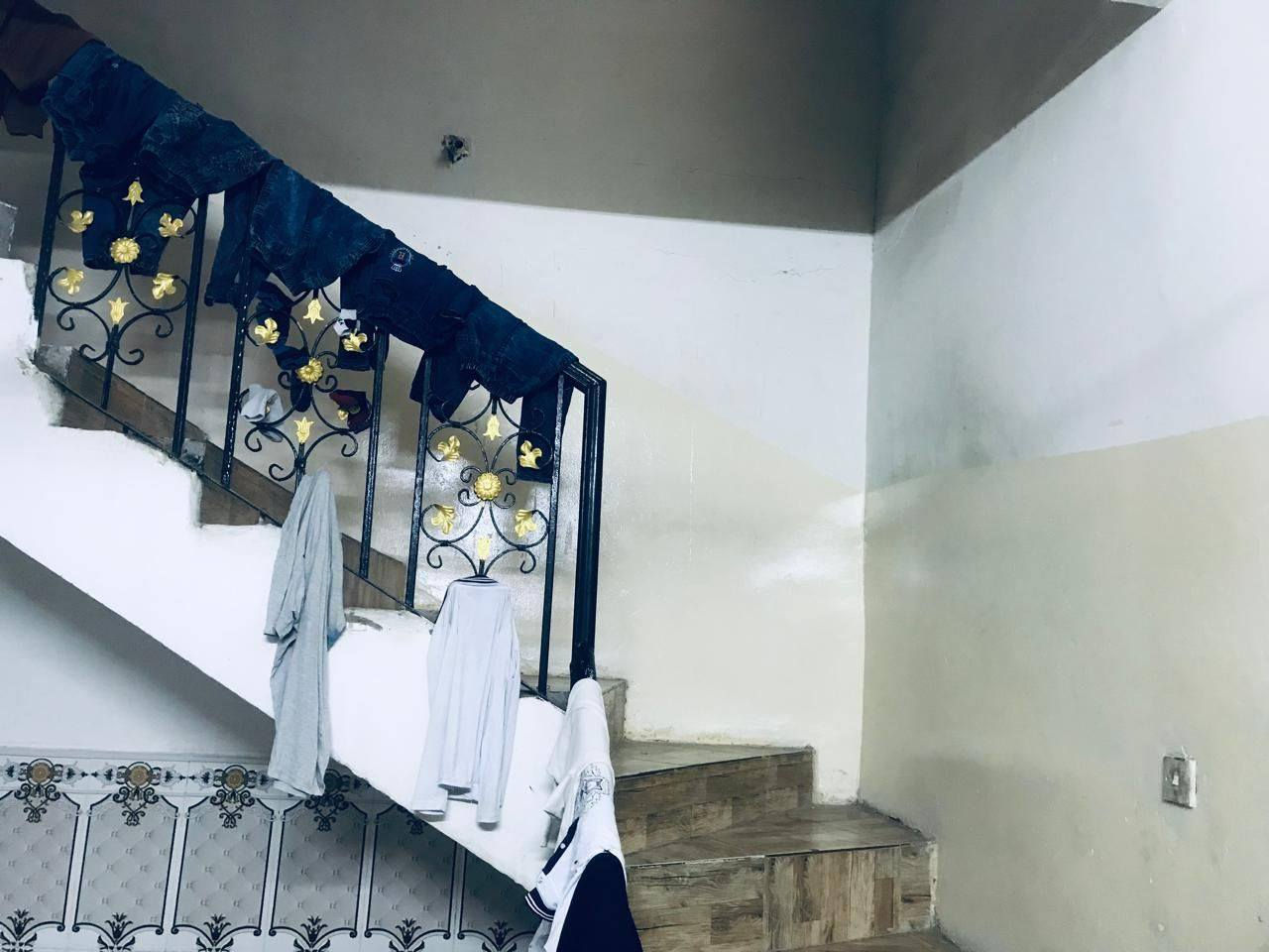 #عرض_للـبـيـع
دار سكن للبيع مساحته 150(7.5*20) م طابقين يحتوي على صاله ومطبخ وحولي وأربعة غرف نوم وكراج ومنور وصحيات داخليه وخارجيه وكراج سياره
العنوان : بغداد- ابو غريب- خرنابات الجديده قرب جامع عز الدين القسام 
السعر 150 مليون 
للأستفسار أكثر يرجى الاتصال على الارقام التاليه

***********
***********
