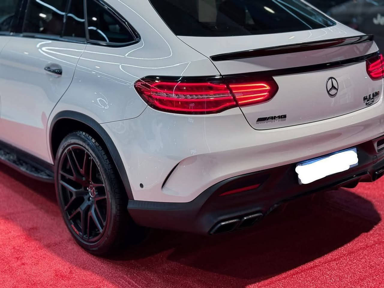 بسعر جميل
مارسدس gle 63s amg v8Biturbo
السيارة اصل 63s
وارد المانيا ضمان دولي بصمتين 
ويل تو سايز
حساس امامي خلفي
رادار 360
كامرا 360
اوتو باركنك
بانوراما
مري شفط
مقاعد برابوس اصل جلد احمد
شفتات ستيرن
5 مودات قيادة
جكات
جنطة كهرباء
هوك خلفي كهرباء
شاشة جبيرة
كار بلي
لايتات داينمك
كشنات حضن
مري تعتيم ذاتي
سايد بريك بصمة
اوتو هولد
تحديد مسار
قيادة الية
جام ٤ اوتو
كشنات كهرباء
طفاية حريق
تبريد امامي خلفي
كشنات امام هيتر
عدسات داينمك
تنبيه السائق وعدم خروج من المسار
كشن سائق مساج
بيها بوكس بالصندوق يحتوي على عدة سلامة ومنفاخ تايرات بلادي شركة
تسارع من 0 الى 100 خلال ٤ ثواني
سيارة كلها عالبلاد وعلى وضع الشركة مابيها اي نقص تخم تاير جديد دهن وكالة bcm السيارة كفالة عامة عدا بارد بسيط بين باب سائق ماشية ٦٨
صفر مسج حقيقي ادامة كاملة
السيارة جديدة داخل وخارج بمعنى الكلمة
 عنواني بغداد 
للاستفسار ***********
