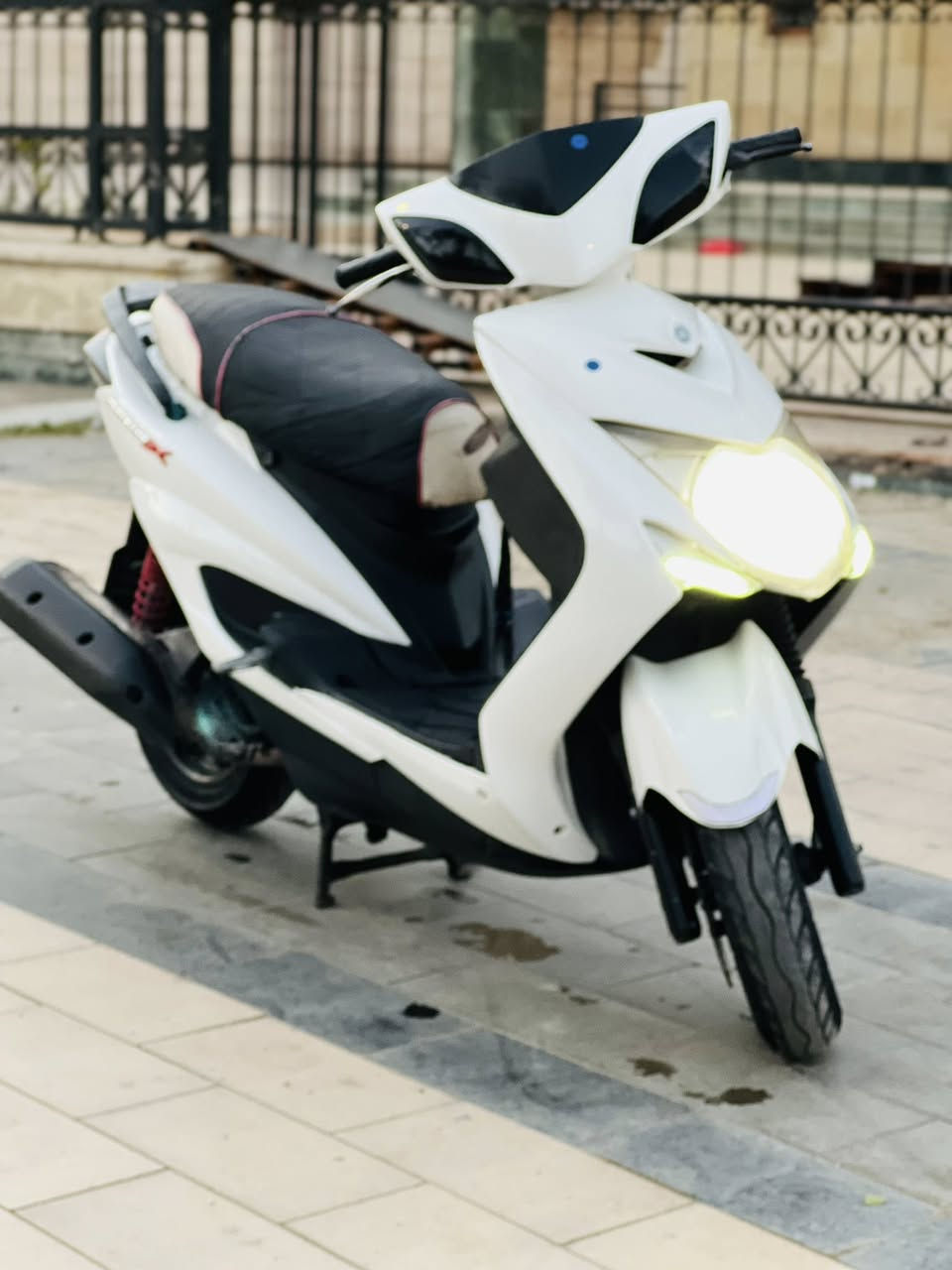 سلام عليكم. سكنس  لد حديث ياباني قبق نفخ ستان كهربائي نوزل خطين فول مكفوله كفاله. عامه. برغي ممفتوح. بيه جيب عشرين فيتر وإياك اذ برغي مفتوح بيه تاخذه وتروح. شلعه  معدل فول. كهربائيات كله شغاله ماشيه 18 بعده.  رمبه السعر 950 العنوان بغداد الكرخ الهاتف *********** اتصل وبيك خير ودلل
