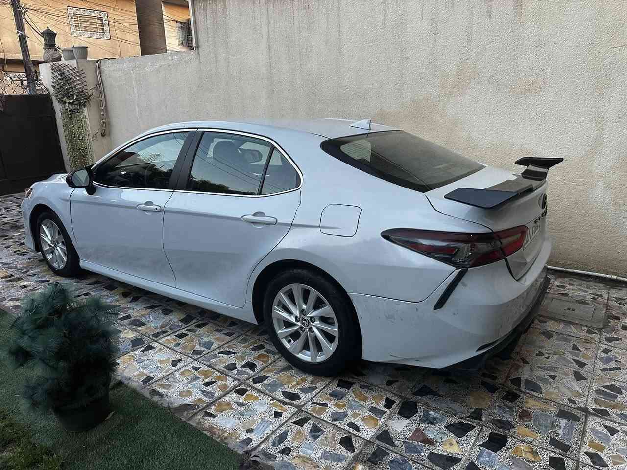 السلام عليكم 

تويوتا كامري موديل 2024
وارد امريكي حادثها موضح بلصور 
لون سموك 
السيارة بيها حالوب 
السيارة ماشيه 38 الف 
مكانها بغداد الحبيبية
اتصال ***********
السعر 167$
