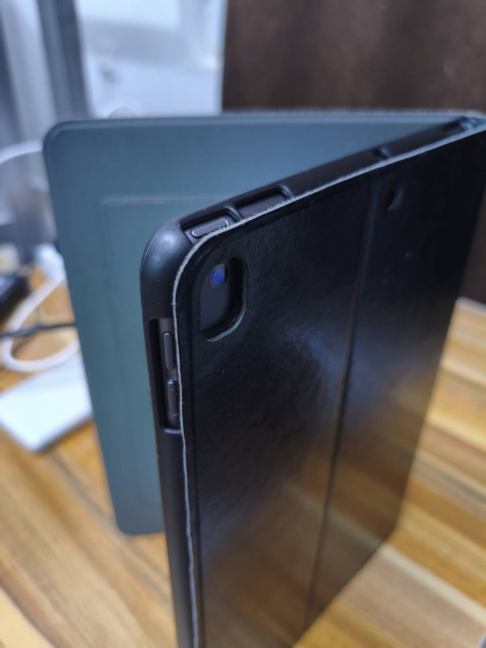 Ipad الجيل التاسع🔥
ذاكرة ٦٤ 
حالة الوكالة مابيه خدش 🔥
كلش قوي بالبوبجي ومناسب للدراسة والالعاب الثقيلة ✅
مبدل كلاس اخو الوكالة 
مكفول لمس وصوت وبطارية وكاميرات وبصمة كلللله شغال فول شرط تجريب / ملحقات شاحنة اصلية سريعة وكفر دفتر جلد /
للبيع ب ٢٢٥ الف قفل او مراوس بموبايل تواصل خاص او واتساب
***********
