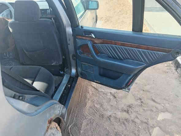 سلام عليكم سياره شبح مديل 93ل بيع رقم بصره كهرباياته كله شغاله حداديه 70%100 محور ففتي 3000سياره ب سماوه سعر 40 
رقم

***********
