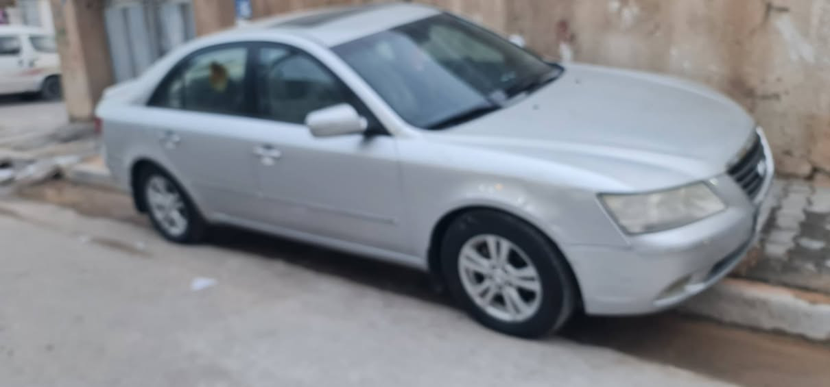 سلام عليكم سوناتا موديل ٢٠٠٩ رقم بغداد الجديد خليجي بيهة صبغ قليل سيارة مكفولة من الحادث فول فتحة تحكم داخل عسلي  وأي استفسار اني حاضر 
السعر ١٢٠ $ وبيهة مجال 
***********
