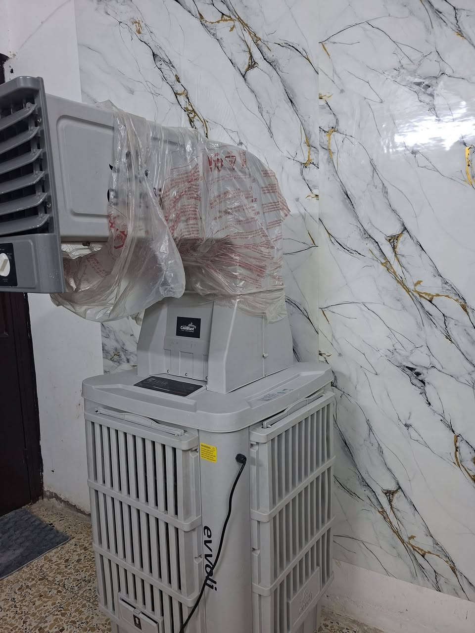 السلام عليكم كونفيرا حجم كبير مستخدمه اسبوع فقط سعرها ٣٠٠ وبيها مجال مكاني بغداد الشعب ***********
