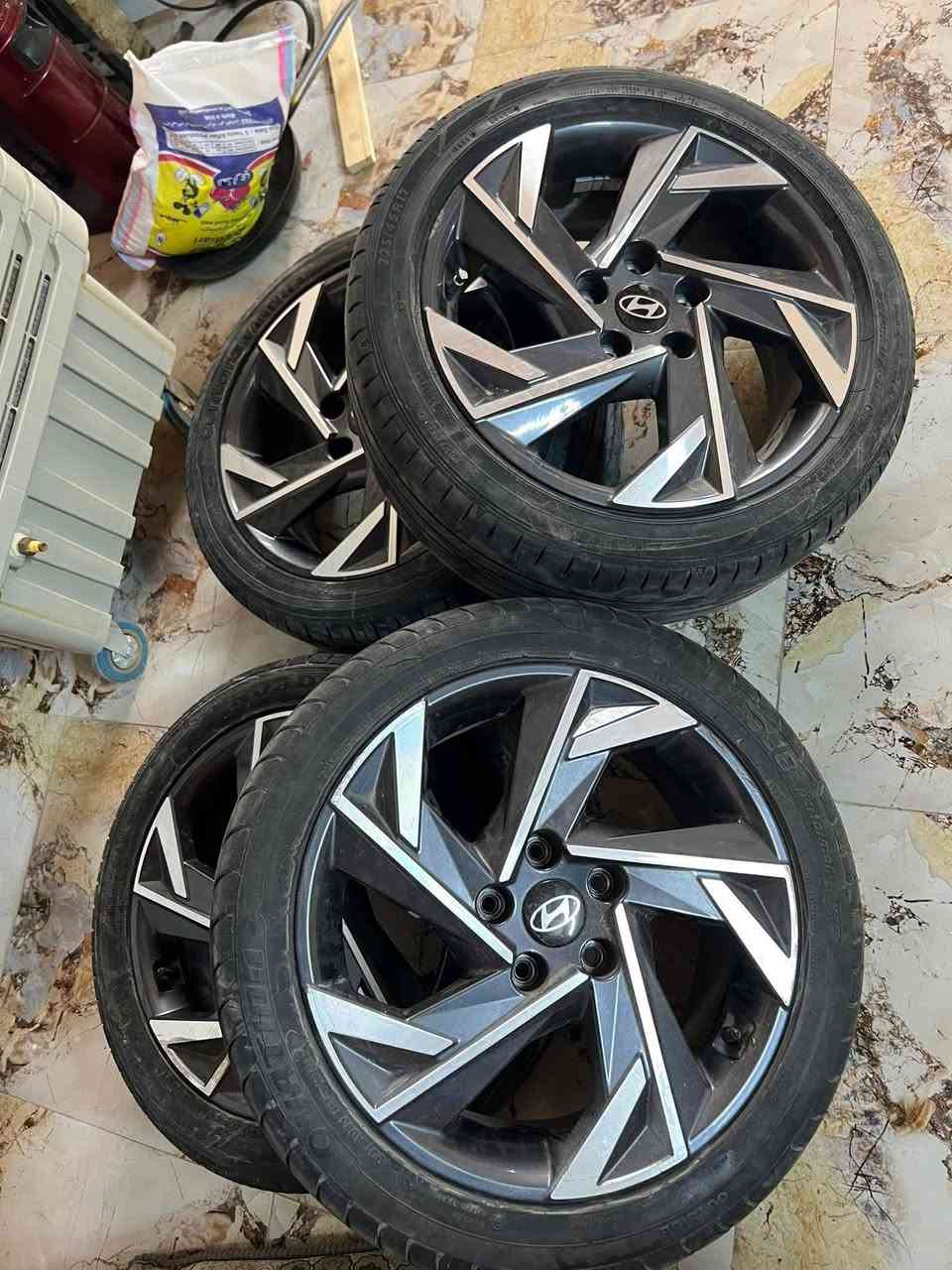 السلام عليكم شباب عدي ويل عادي وتخم تاير جديد لويل كوري اصلي اريد مراوس بويل كب مال النتره22 مكاني نجف كون راس براس ماعدي انطي فرق


**إذا كنت صاحب هذا الإعلان وتريد حذفه لأي سبب، رجاءا أرسل رسالة إلى الدعم الفني**