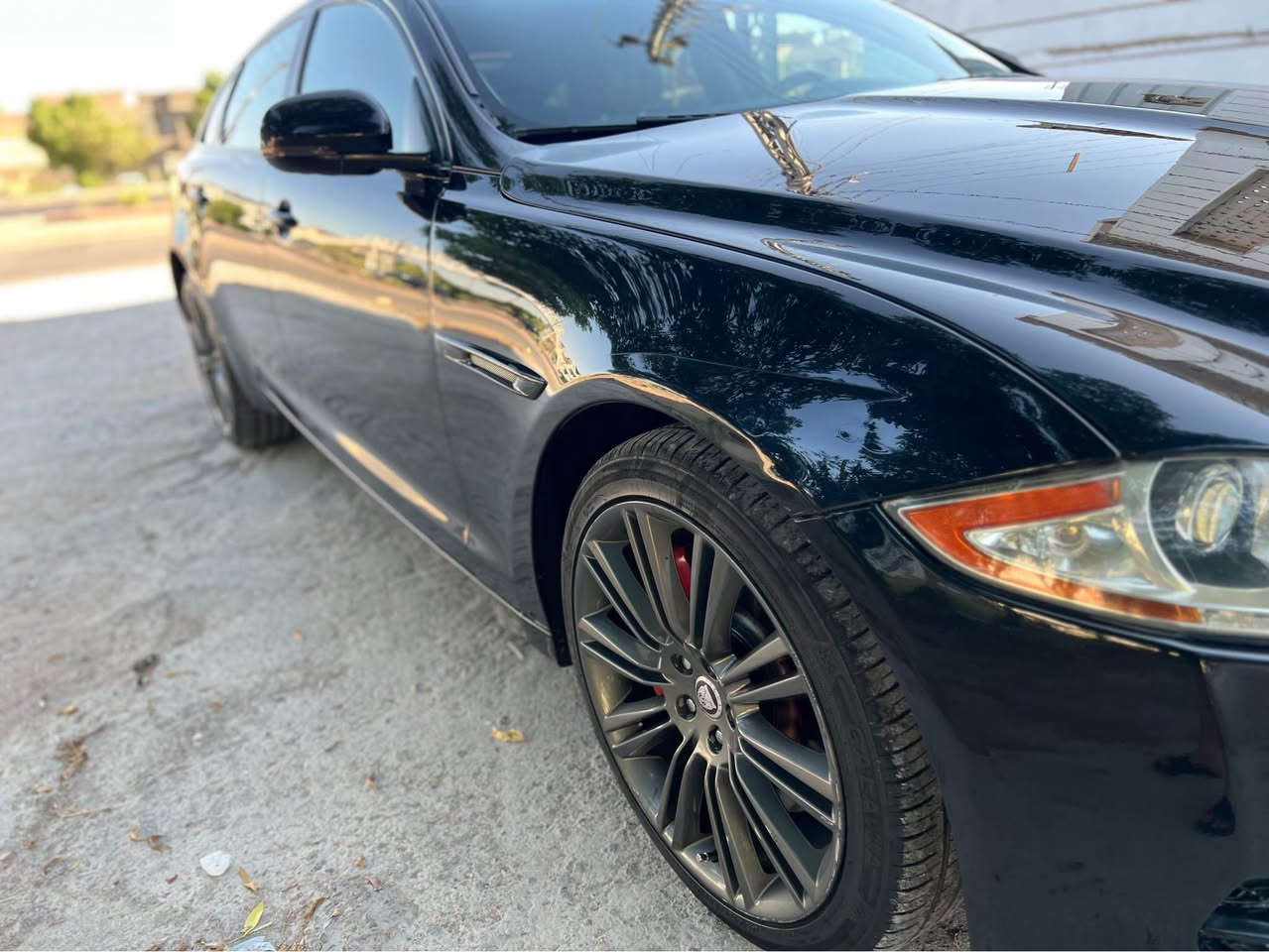 جاكور XJL
موديل 2012
محرك8سلندر المرغوب بدون تيربو بدون سوبر 
بانوراما 4كشنات تدفئه تبريد 4كشنات كهرباء 
تبريد اكواب 
بردات 3
دعاميه خلفيه صبغ فقط فول مواصفات 
نقطة عمياء 
جنطة كهرباء وشفط
تحكم بالكرسي الراكب الامامي من الخلف 
مري شفط +قلاب بالرجوع 

رقم اربيل الجديد سنويه لل2028تحب وكاله تحب تحويل 
يعني الجمال والمتانه والاناقه تنجمع بسياره جاكور متعة القياده السعر 128 ورقه 
بيع او مراوس 
مكان السياره بغداد 
*********** بغداد, العراق
