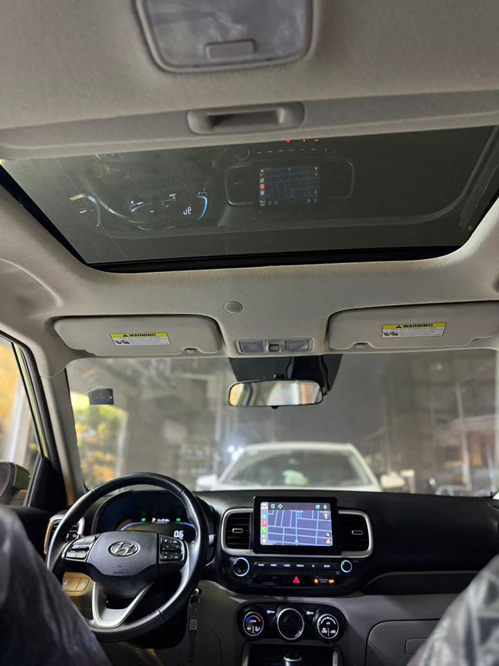 السلام عليكم
هونداي فينو 2023 
السيارة فول عدى البصمة 
فتحت سقف 
ويل كب 
رادرات جانبية 
رادار أمامي 
كامرة 
حادث خفيف بابين ومبدلات نفس الون
رقم الماني ميسان جديد 
هزة جديدة 
السيارة ماشية 25,000 كيلو
السعر 148 ورقة وبية مجال بسيطة
0774 124 4143
