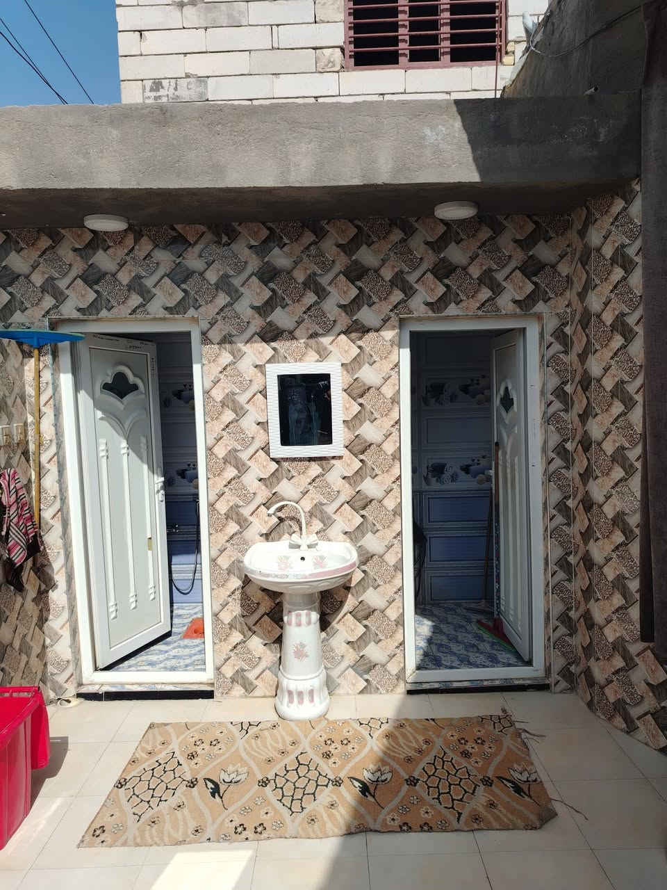 السلام عليكم
اخوان بيت لبيع قرب المدرسه الأمامين لبنين

يكون من ديوانيه 5x10  + وصاله 6x10 + مطبخ 4x5 غرفتين 4x5

صحيات خارجي 4 أمتار + حمام داخلي+ مساحه البيت 200 متر 

لستفسار على التفاصيل تصال على هذه الرقم

***********
