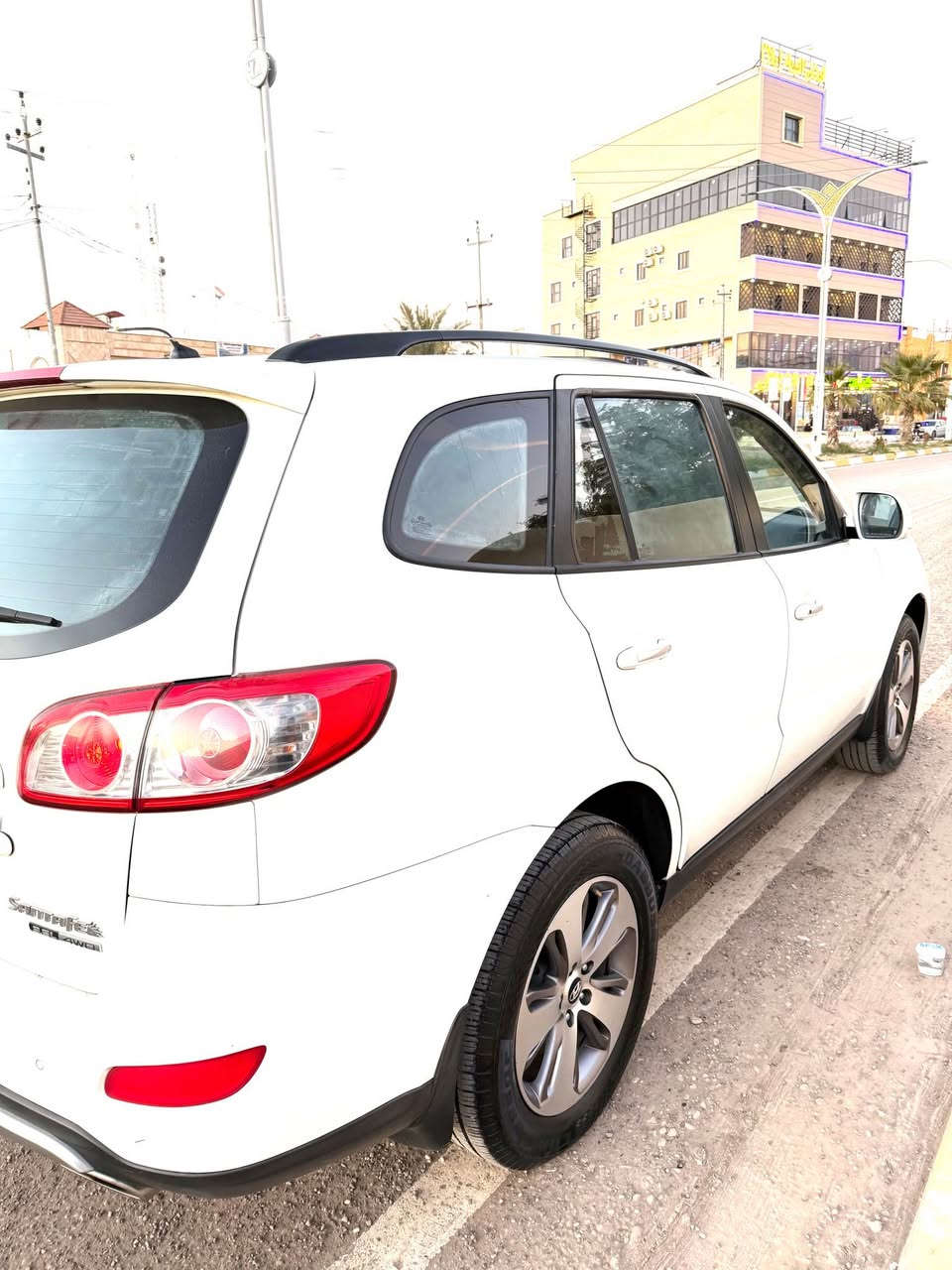 سلام عليكم سياره سنتافي موديل 12 سياره خليجي 7 راكب مكينه 6سلندر سياره مكينته جديده لا تبخير لا تنقيص  وله رواجز٣ قطع تبريد رقم بغداد  بصمه سياره جديده  وجهازه السياره فول واحد عل واحد فتحه بصمه باب فورويل الاستفسار *********** تكريت, صلاح الدين
