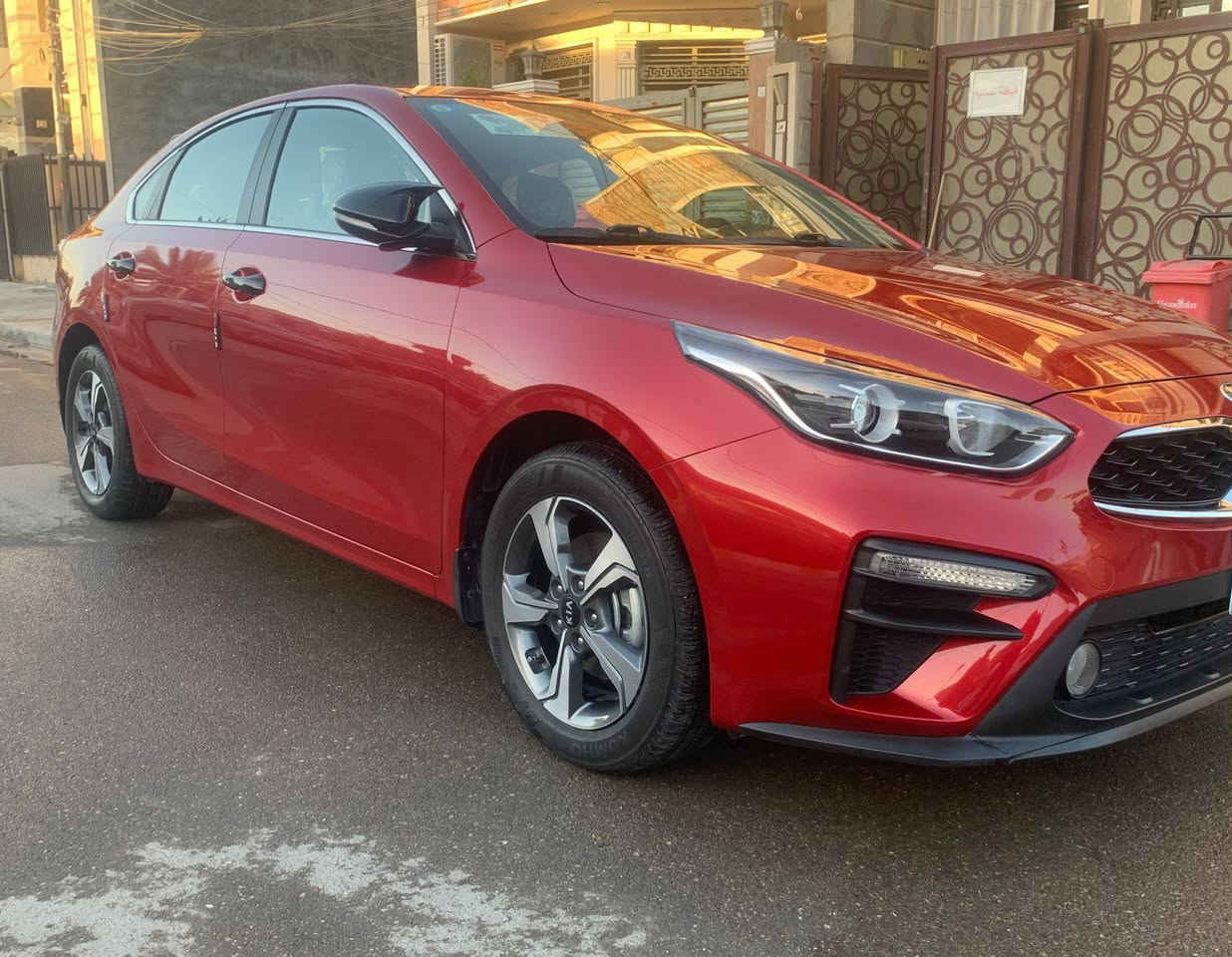 السلام عليكم
للبيع كيا سيراتو خليجي موديل 20  شركة الدولية اللون ماروني كفالة عامة من الصبغ والتبديل والبارد والشخط السيارة بحالة الوكالة ترايها مال زيرو صيانة دهن فلاتر كله شركة الدولية 
محرك 1600 ماشية حالياً 46 الف كيلومتر 
السعر 168 
رقم بغداد انكليزي 
مكانه بغداد الكرخ
للاستفسار اتصل 
***********
