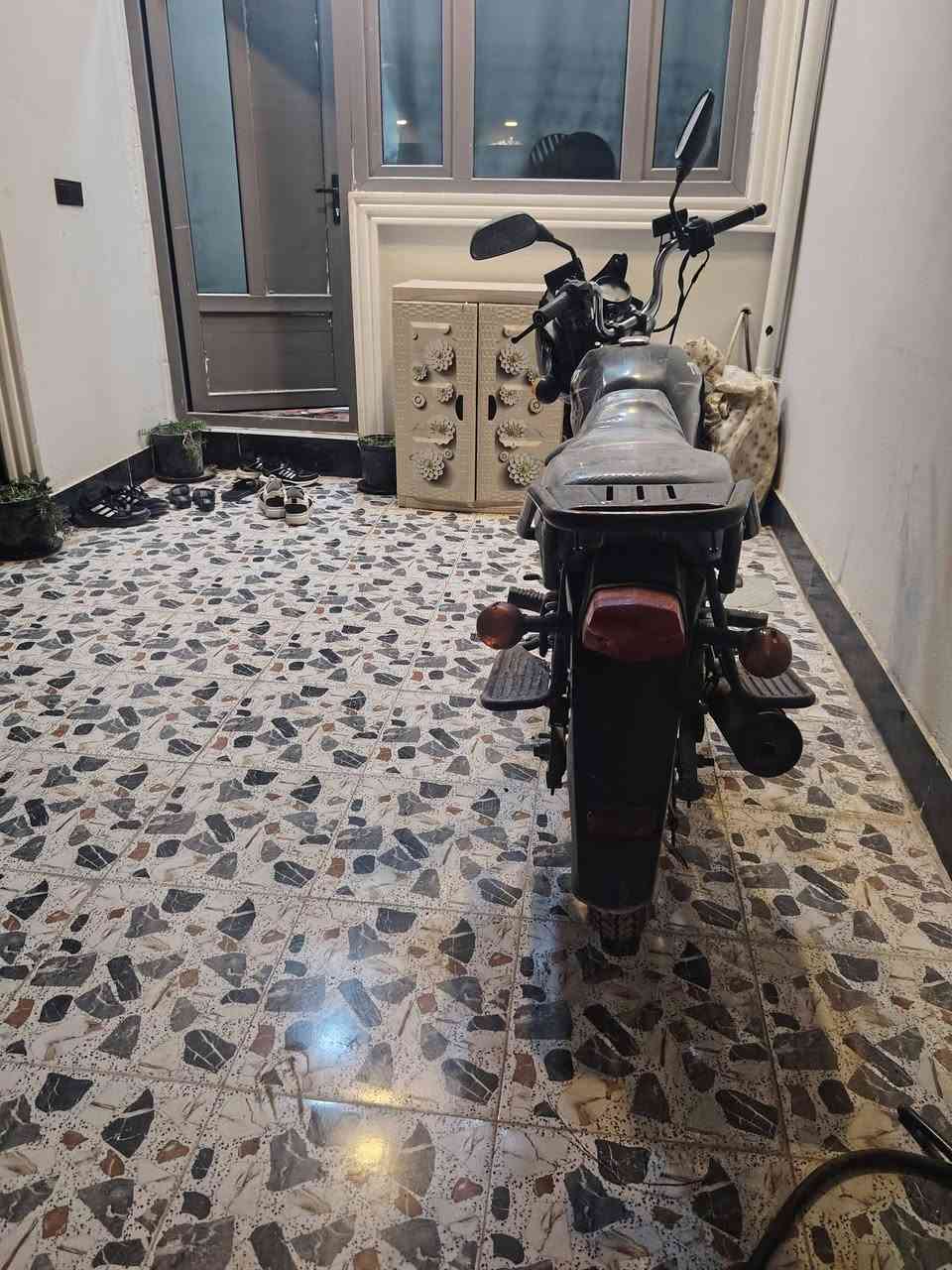 السلام عليكم هاي دراجه تي في اس دراجه محركه كايم بس تمشي الحال ودراجه حلوه اني مبدل صينيه زنجيل كامل ومبدل الويل الخلفي  دراجه حلوه وبيه اوراق اصوليه  وسعر مناسب الي حب  يستفسر  هاذه رقمي ***********
