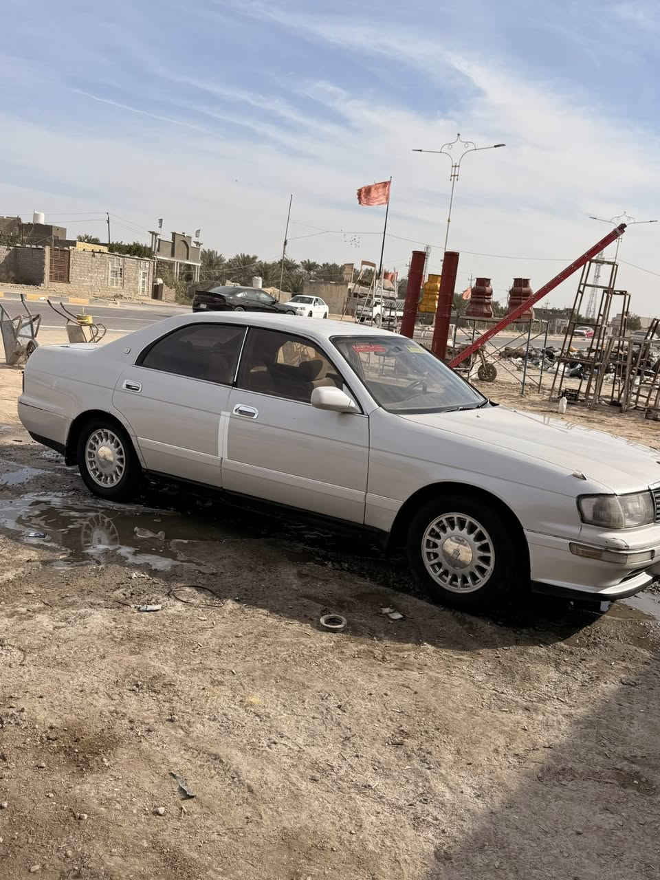 السلام عليكم بطه للبيع موديل 95سياره جاهزه مكفوله من العيب الشرعي تحويل ثاني يوم  محرك ثنين ونص جديد السعر 47وبيها مجال  مكاني ناصريه مركز اتصل وبالخادمة ***********
