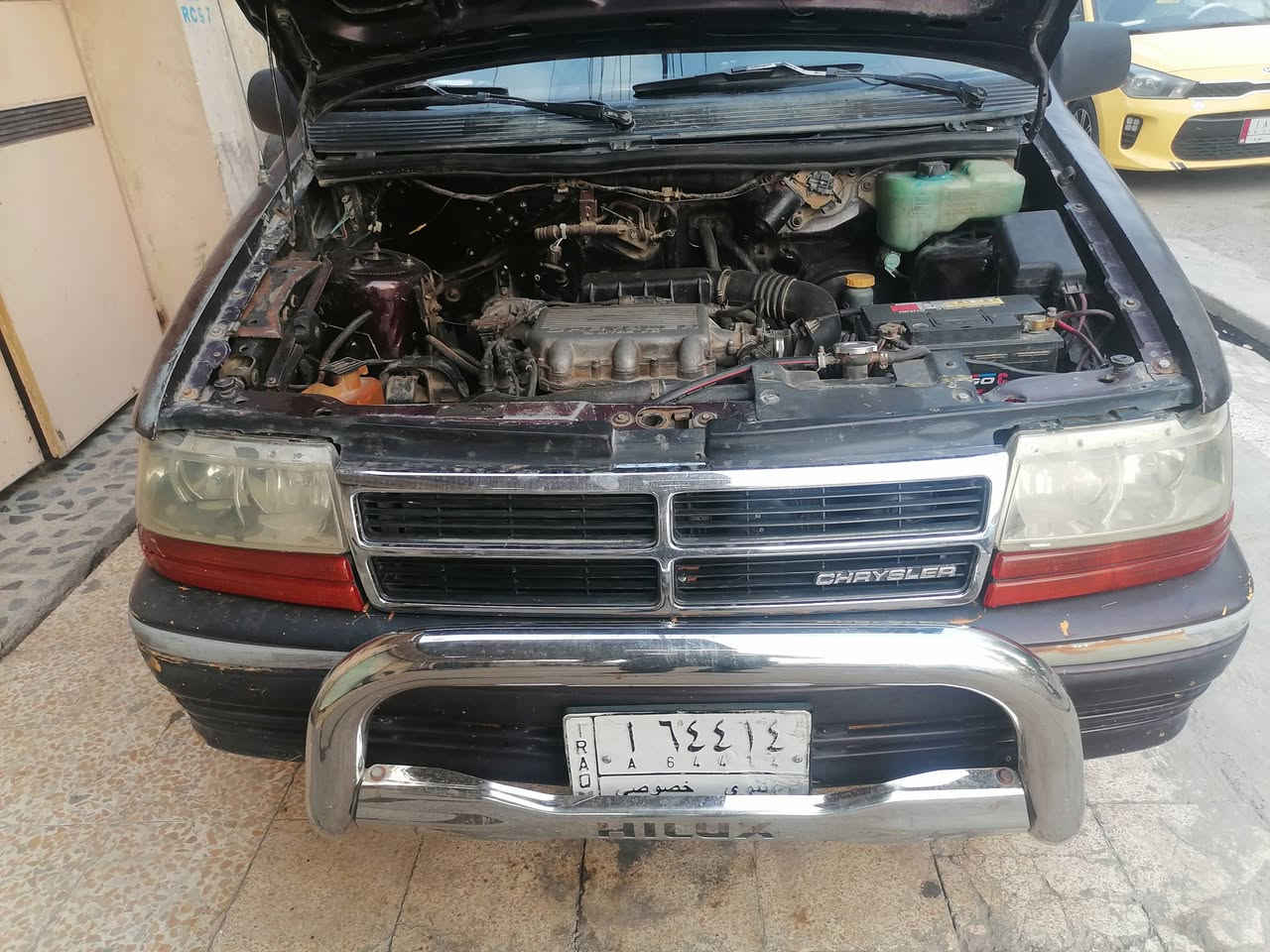 سلام عليكم كلايزر موديل 93 محرك باجيرو وكير  ميكانيكي  مكينة بيها صرف كير شرط كهربيات شغالة كربون بنزين بيها بدون صبغ مامتواجد عل فيس تفصيل اتصل *********** كورك ***********
سعرها 35 وبيها مجال الطيبين
