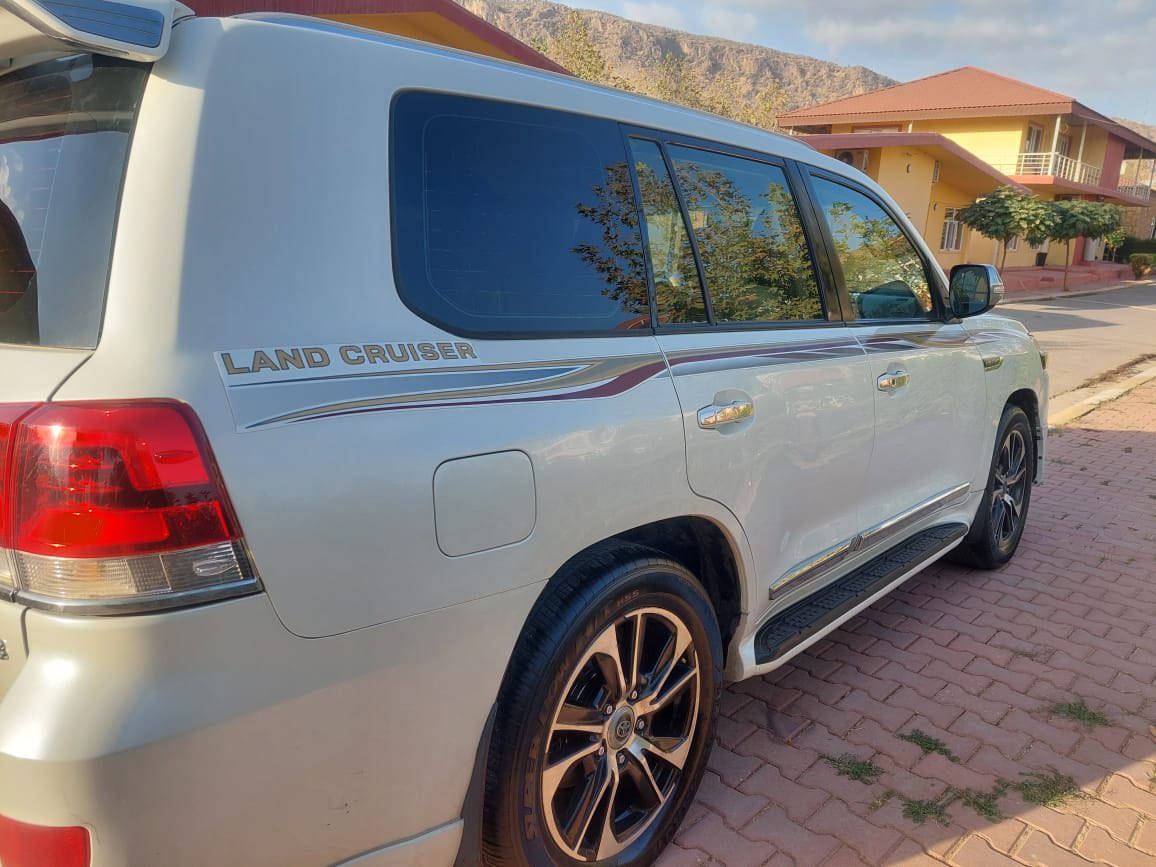 سلام عليكم اخوان لاندكروز ٢٠١٣ محدثه ٢٠٢١ السيارة بسمي مصبوغه صبغ عام مكفول من الشاصي ومن الحداديه ومن المحرك السيارة بريميه وخير من الله السيارة السعر بلاش بلاش 
(٢٦٠ورقه ) مكان كربلا *********** ( ***********)
