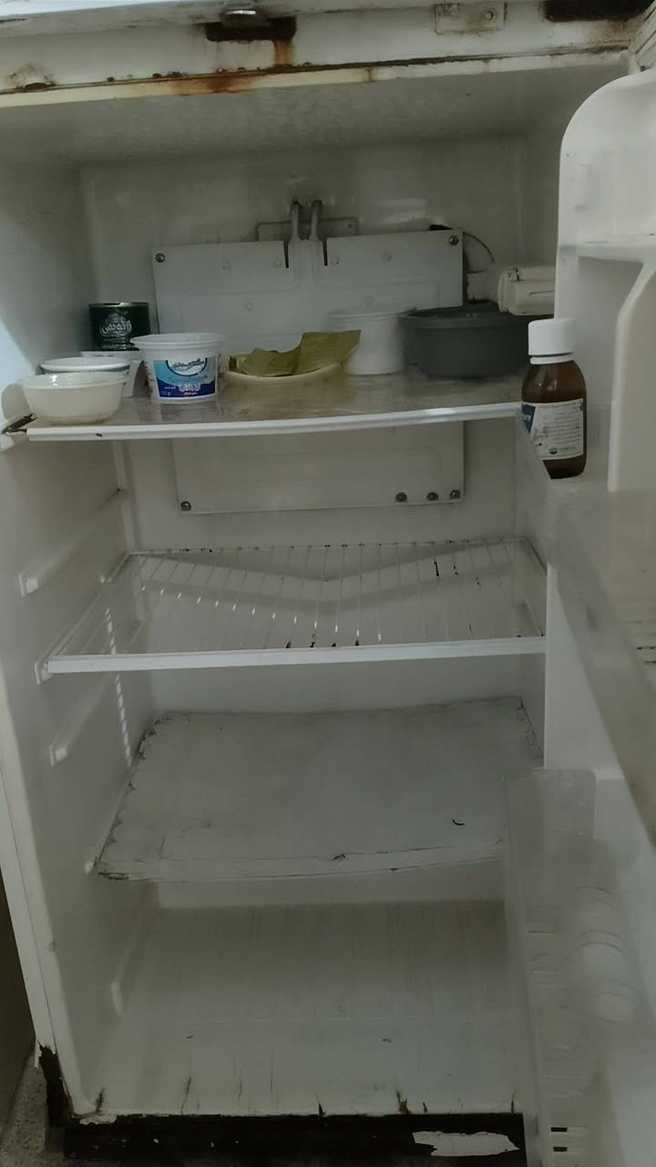 ثلاجي شغاله فوق ثبجه كلش عالي 
السعر ٥٠ قفل حجم ٢٢ قدم 
ثلاجي ماي ب ٥٠ قفل


**إذا كنت صاحب هذا الإعلان وتريد حذفه لأي سبب، رجاءا أرسل رسالة إلى الدعم الفني**