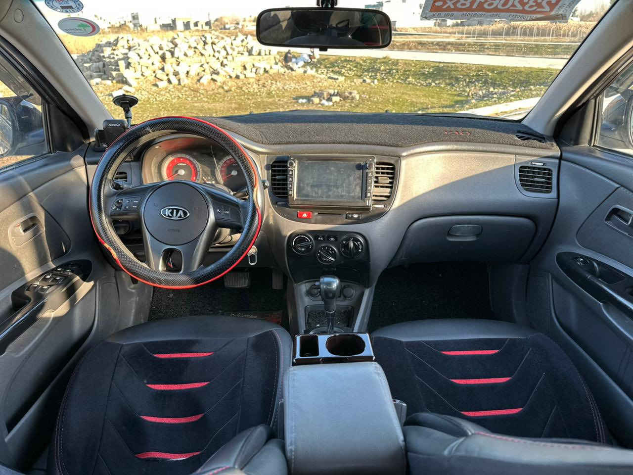 كيا ريو 
2012
رقم اربيل بأسمي 
سيارة بدون حادث
محرك 16
كير محرك شرط
سعر 95بيها مجال 
مكان السيارة موصل الايسر 
***********
***********
