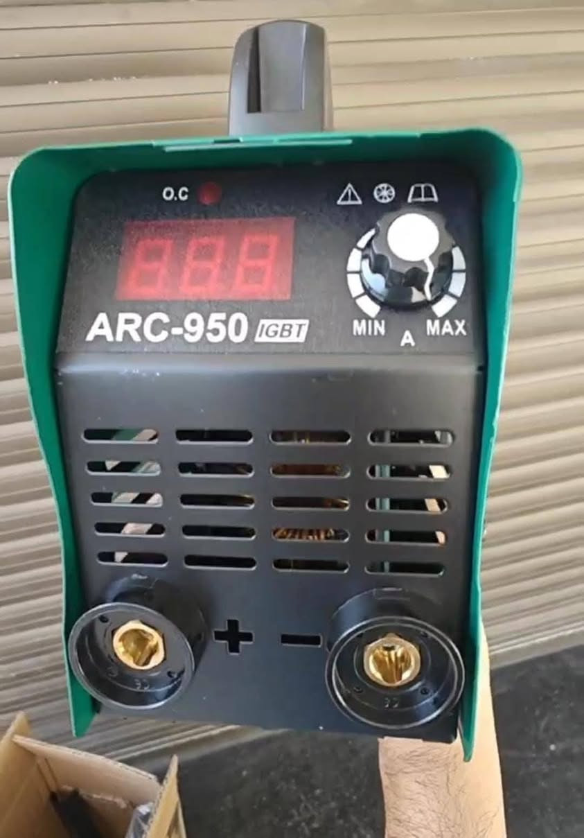 🔥 خـــــــــصــم وعرض خاص 🔥#السعر27الف توصيل كافة المحافظات بغداد 5الاف دينار
ماكنة لحام  بيرفيد  الألماني 🇩🇪 حجم 950 ARC⭕️
⛔الجهاز بالة جديد لوك غير مستخدم ⛔ وكل هذا بـ ضمان سنة من الوكالة 😎⚒

مواصفاته 👇
⛔الجهاز بالة جديد لوك غير مستعملة ⛔
1️⃣شاشة ألكترونية حجم 950 ARC ⭐️
2️⃣ دبل كارت 
3️⃣تعمل على كهرباء قليلة جداً 4 أمبير ⭐️
4️⃣خفيفه الوزن سهلة الحمل تصلح لمحلات الحدادة والأعمال المنزلية ⭐️
5️⃣تحتوي على قناع وجه لحام ⭐️ وفرشة سيم ⭐️ وكيبلات  طول الكيبل الحار 1.5  متر والبارد ½1متر ⭐️

للاستفسار : مراسلة الصفحة 
 للحجز  ارسل رقمك والعنوان


**إذا كنت صاحب هذا الإعلان وتريد حذفه لأي سبب، رجاءا أرسل رسالة إلى الدعم الفني**