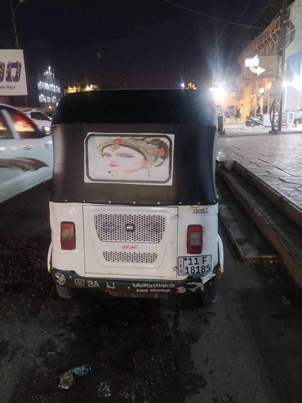 تكتك نظيف ولونه أبيض، شغال ومهيأ للبيع، بيه شوية استخدامات بسيطة مثل ما مبين بالصور. داخله مرتب ومقاعده جيدة، ومناسب للشغل أو التنقل اليومي. السعر قابل للنقاش البسيط للجادين، والمعاينة متاحة.