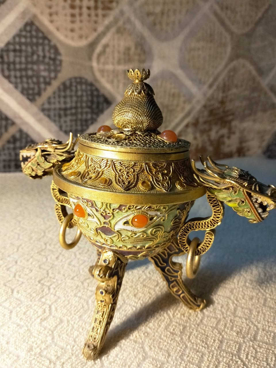 ٣ تحف كلوزونيه عتيق بحاله ممتازه 
للتقييم و البيع لمقدر البند
@إشارة


**إذا كنت صاحب هذا الإعلان وتريد حذفه لأي سبب، رجاءا أرسل رسالة إلى الدعم الفني**