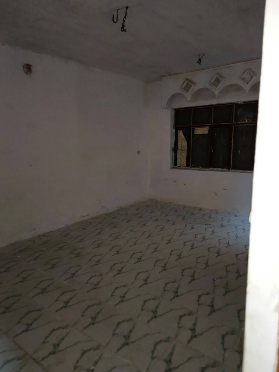 دار للبيع طابو سند 25 سند البيت الاصلي موجود عندي. صب كونكريت عرض الشارع 5م الموقع البوبيات عامود 31 وتنزل منطقه الودي قريب على مدرسه الغزالي مقابيل مدسه العتدال بناء بلوك خدمات كامله ماعده التبليط يبعد عن التبليط او الشارع العام 250م يرهم بيع او مراوس  يبعد عن الامام كيلو ونص مساحه البيت 100م وجهيه 8نزال 12 مامسكون السعر السابق 85 تم تنزل السعر الحالي 65 وبي مجال مستعجل ع بيعته
 للاستفسار اكثررر
***********

***********

اني صاحب الدار
