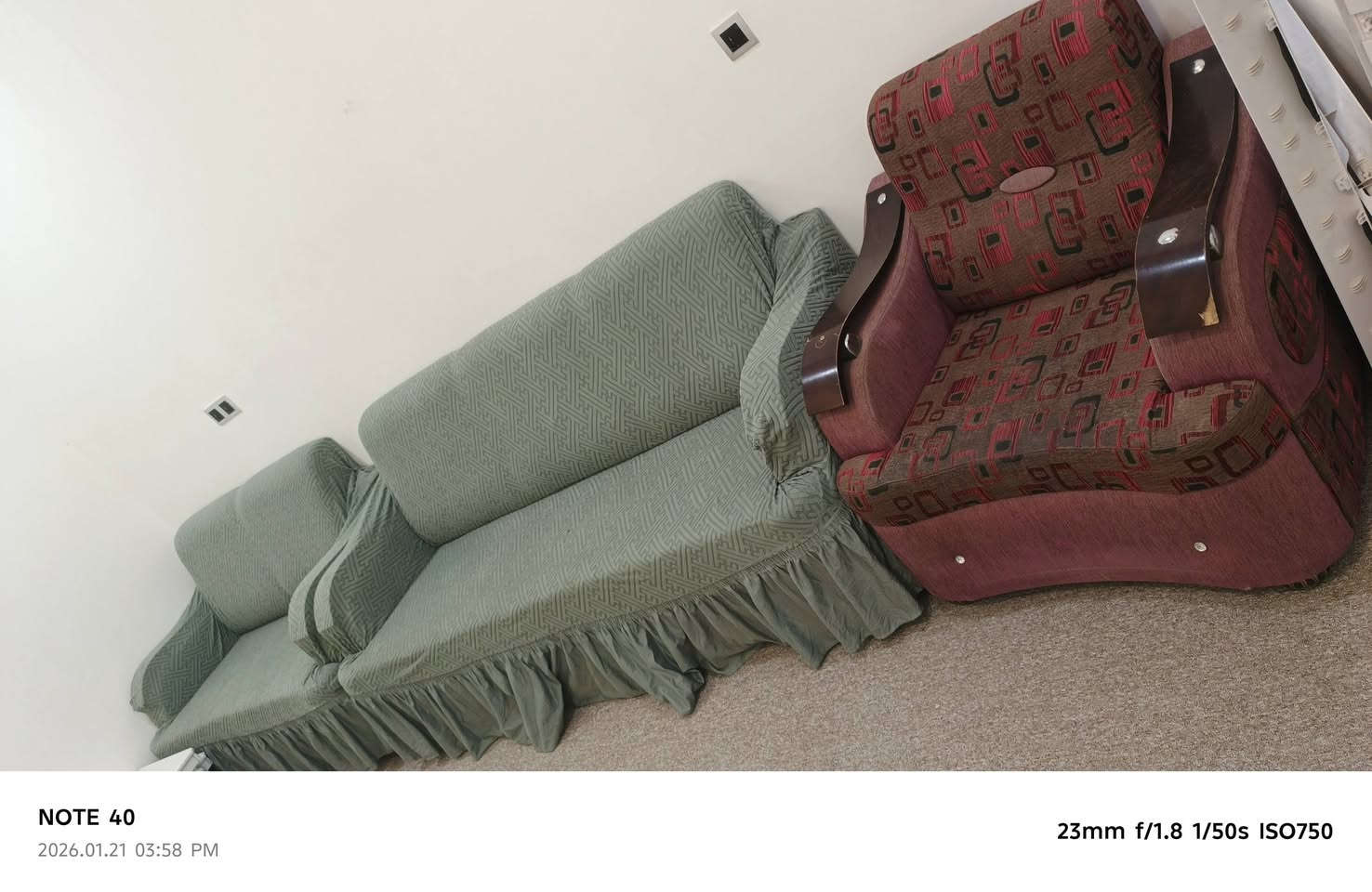 قنفات تسگام الخشب صاج 10گراسي +مفرش كامل سعر 225وبيه مجال.                  الرقم ***********6
