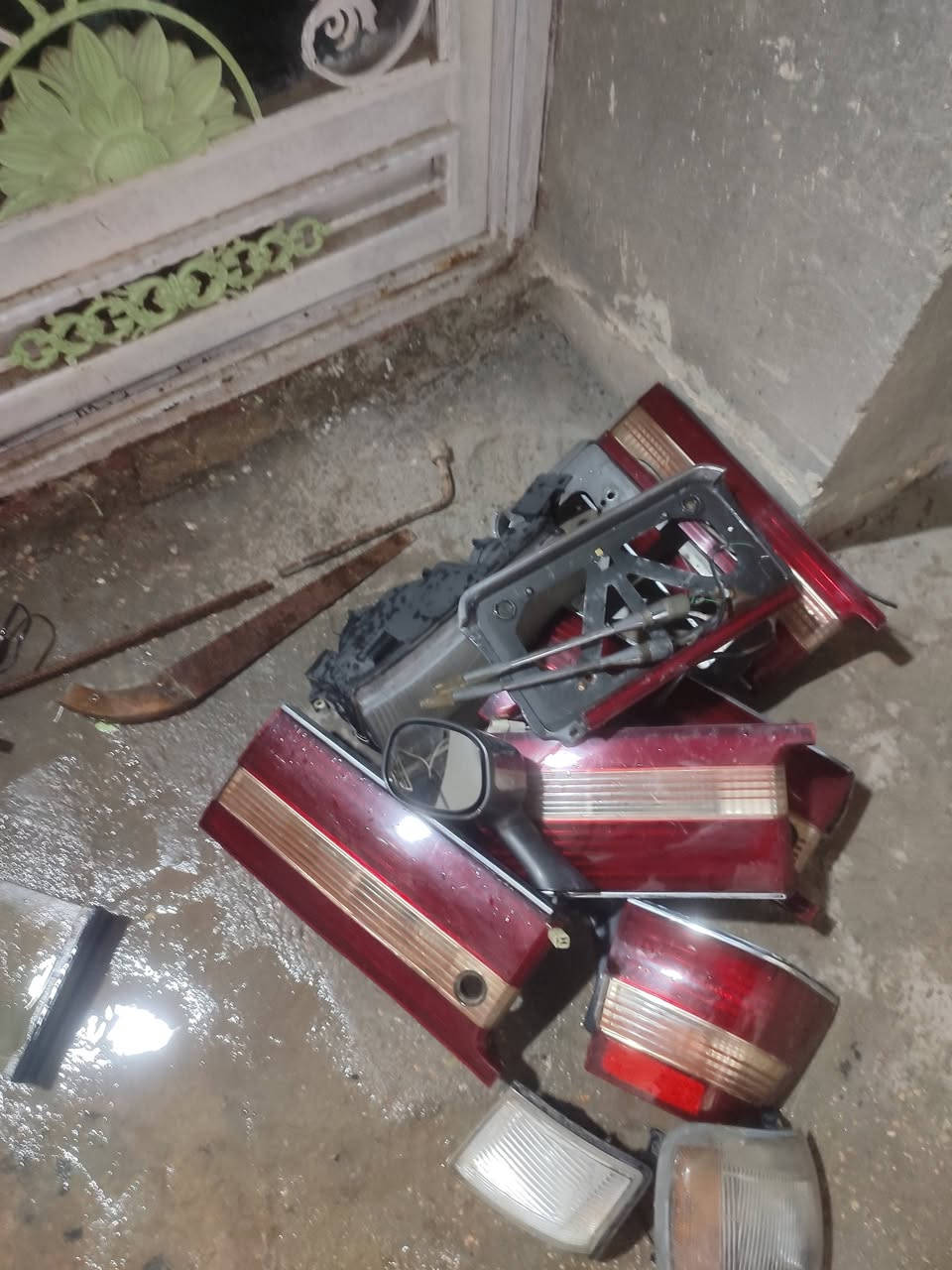 سلام عليكم شباب بيبان عدد ثنين مال راس لثور لا صبغ ولا طخه مكفولات وياهن بك لايت مصطره مثل ماموضح بلصوره ومرايه مال بنيد وريل عدد ثنين 
مكان كربلاء لسعر 300وبيهن مجال قليل  ابيعهن شلعع   
***********
