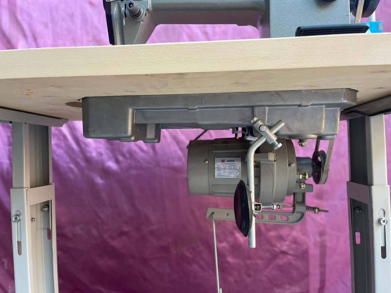 مكينة الخياطه للبيع
النوع جاكي غير مستعمله فقط مشدوده السعر ٣٠٠
بغداد مدينة الصدر مكلف بل نشر  ***********
عباس الخياط
