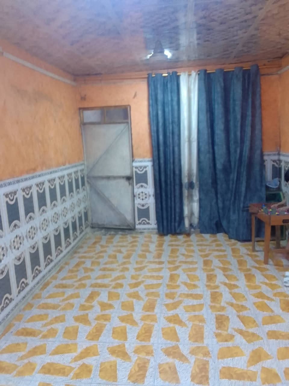 بيت للبيع طابو صرف جاهز التحويل مساحة ٩٨متر ديوانيه وصاله وقرفتين ومطبخ وصحيات وحوش صقير العنوان الحيانيه المدينه القديمه قرب طاك اي ستفسار تواصلو وي رقم (***********)وتساب

