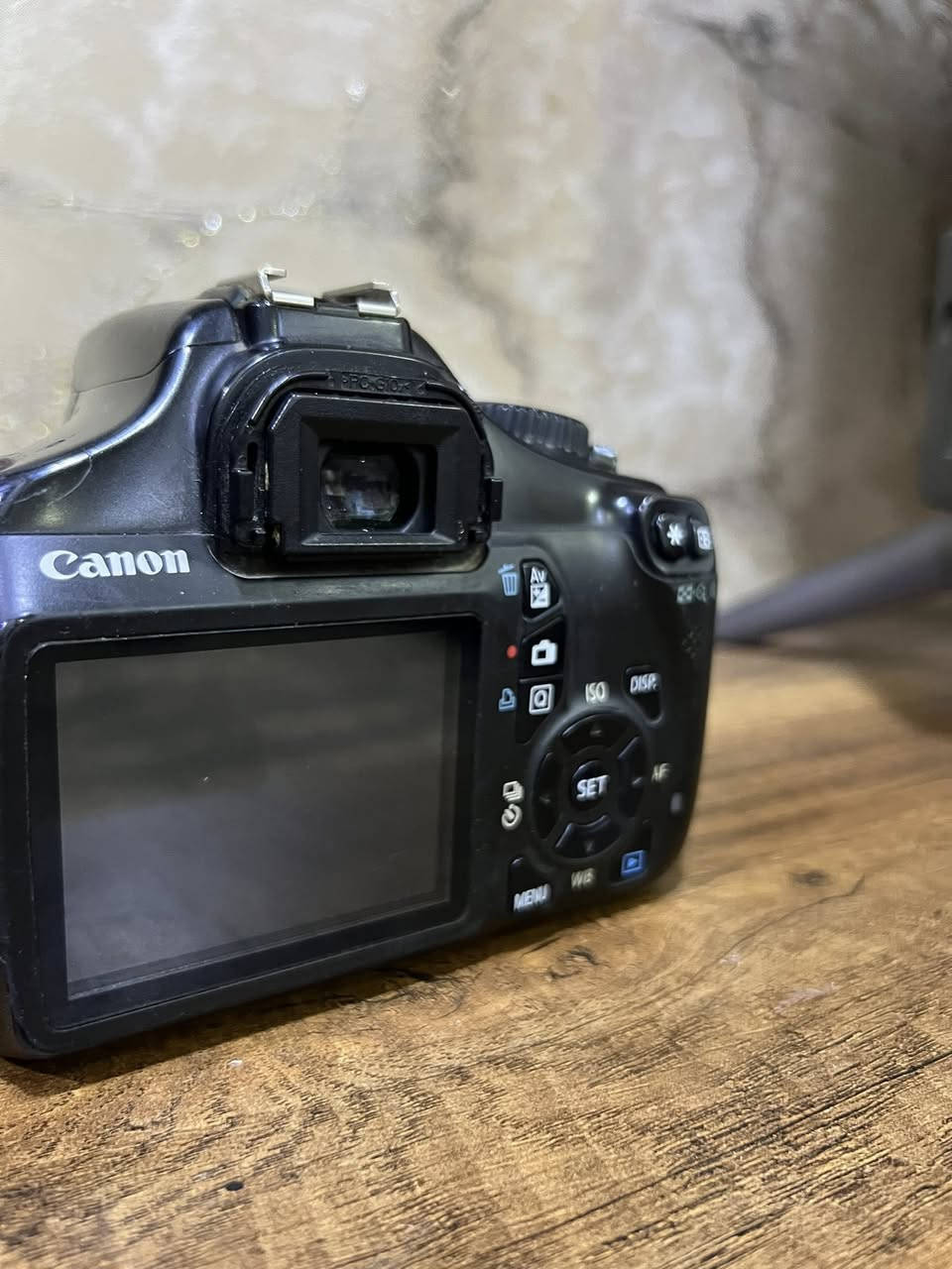 كاميرا كانون 1100 فول نضافة مثل ماواضح بالصور مع رام وبطارية وعدسة وشاحنه
السعر 250 وبيها مجال 

العنوان البصرة اذا تريد تجي تفحص وعندي توصيل مجاني لجميع المحافظات


**إذا كنت صاحب هذا الإعلان وتريد حذفه لأي سبب، رجاءا أرسل رسالة إلى الدعم الفني**