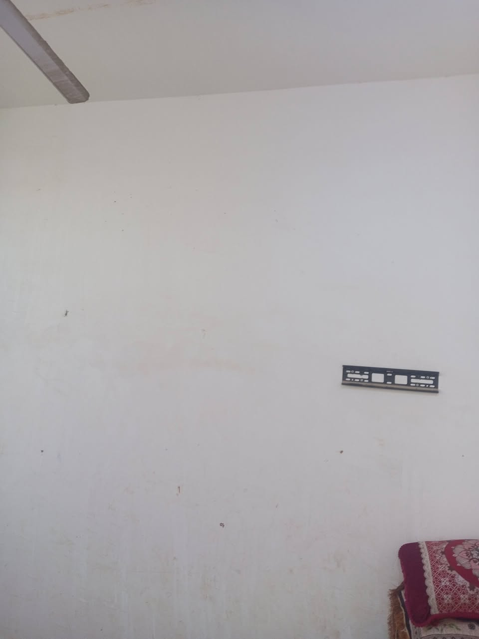 بيت لبيع بحي السبل الولى علا ثلاث شوارع مناسبه يم حسينيه أصحاب الكساء ***********
