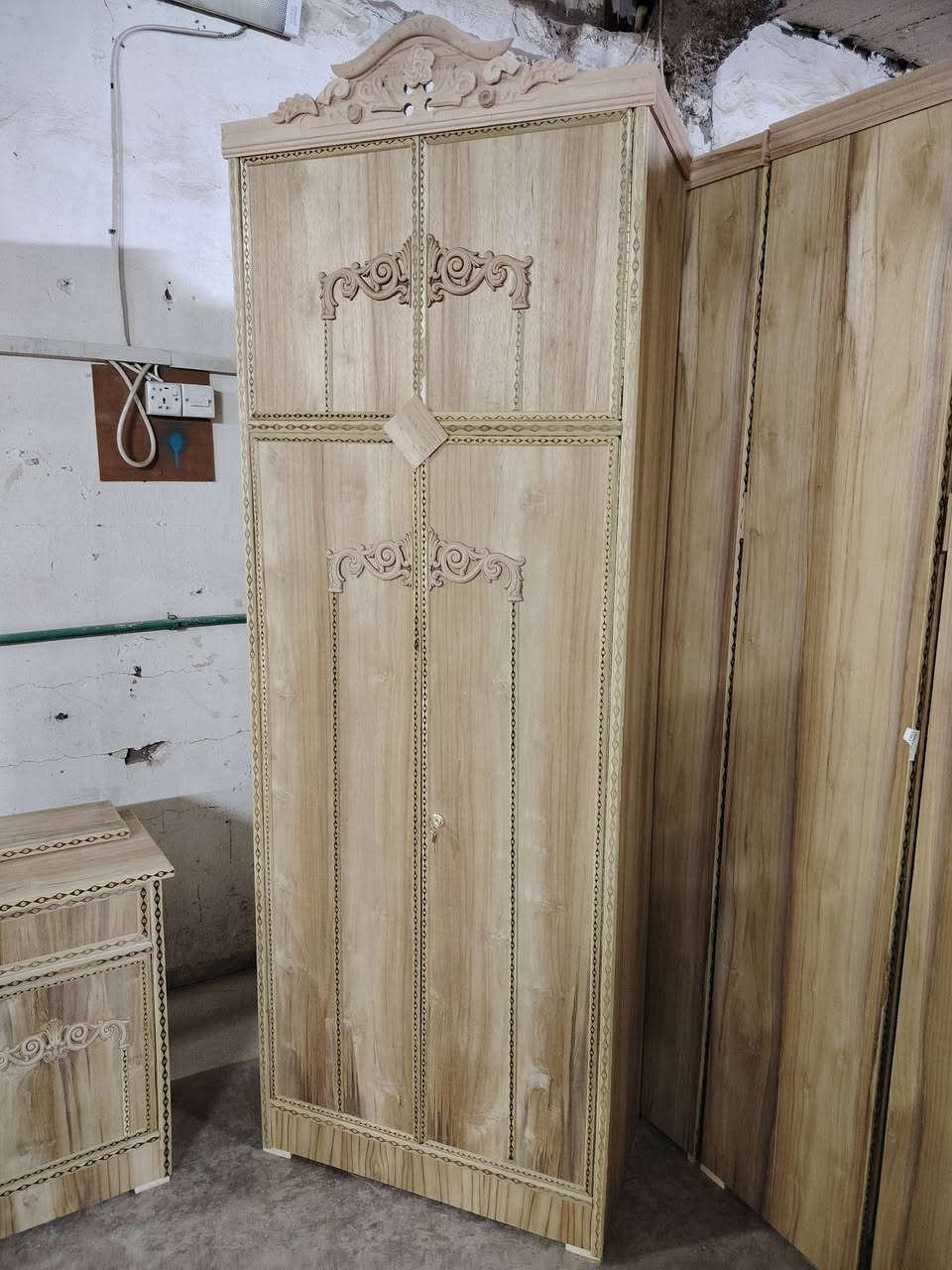 سلام عليكم نواعم شغل وصط سعر الناعمة ١٦٠  بدون ال احذية وية الحذية ١٨٥ مكان بغداد كسرة وعطش كمية محدودة تصل برقم ***********
